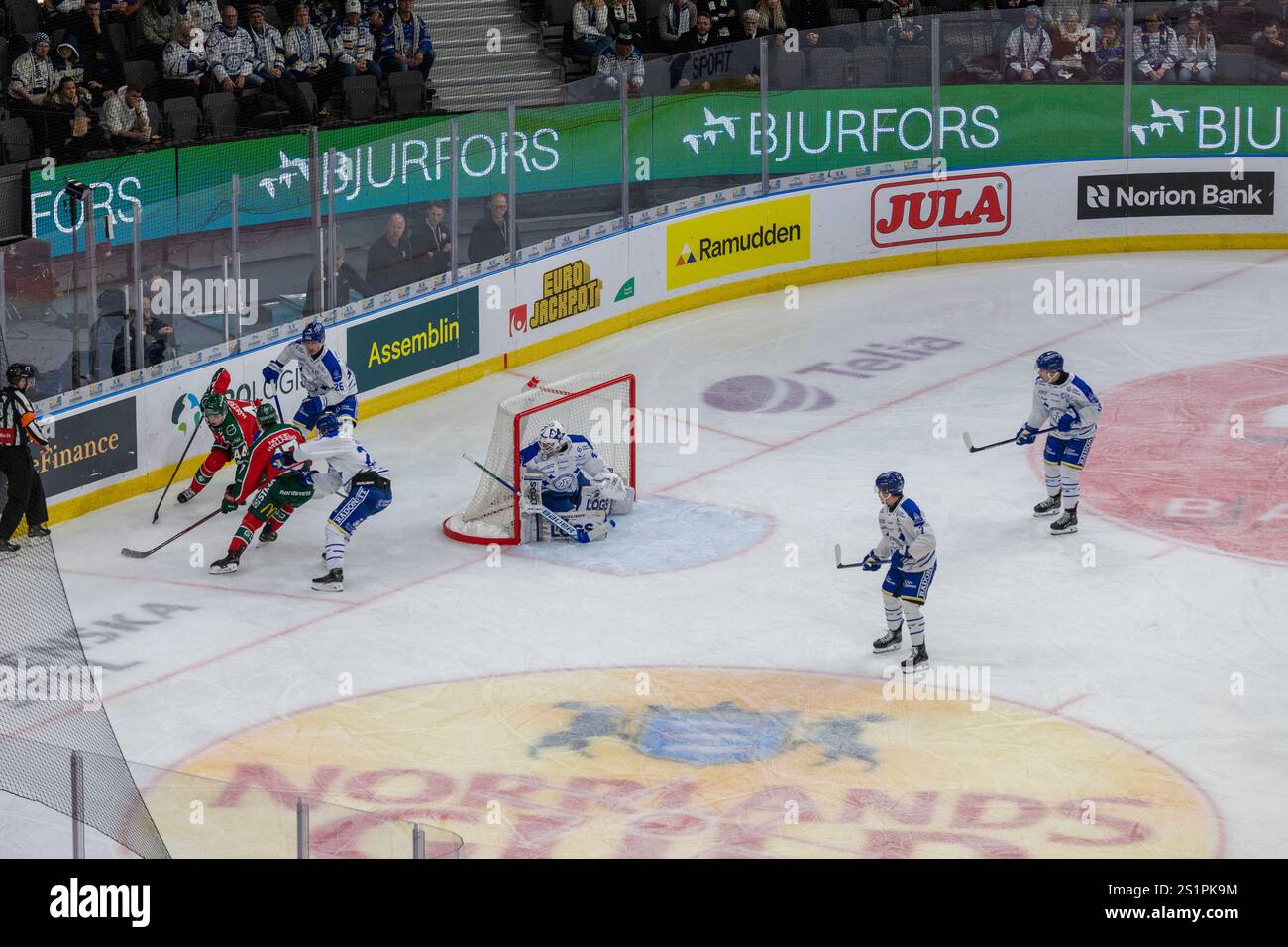 Göteborg, Schweden. Januar 2025. Situation hinter dem Tor von Leksand während der 2. Spielzeit zwischen Frölunda HC und Leksands IF in Skandinavium, Runde 30 der schwedischen Hockeyliga. Quelle: Per Ljung/Alamy Live News Stockfoto