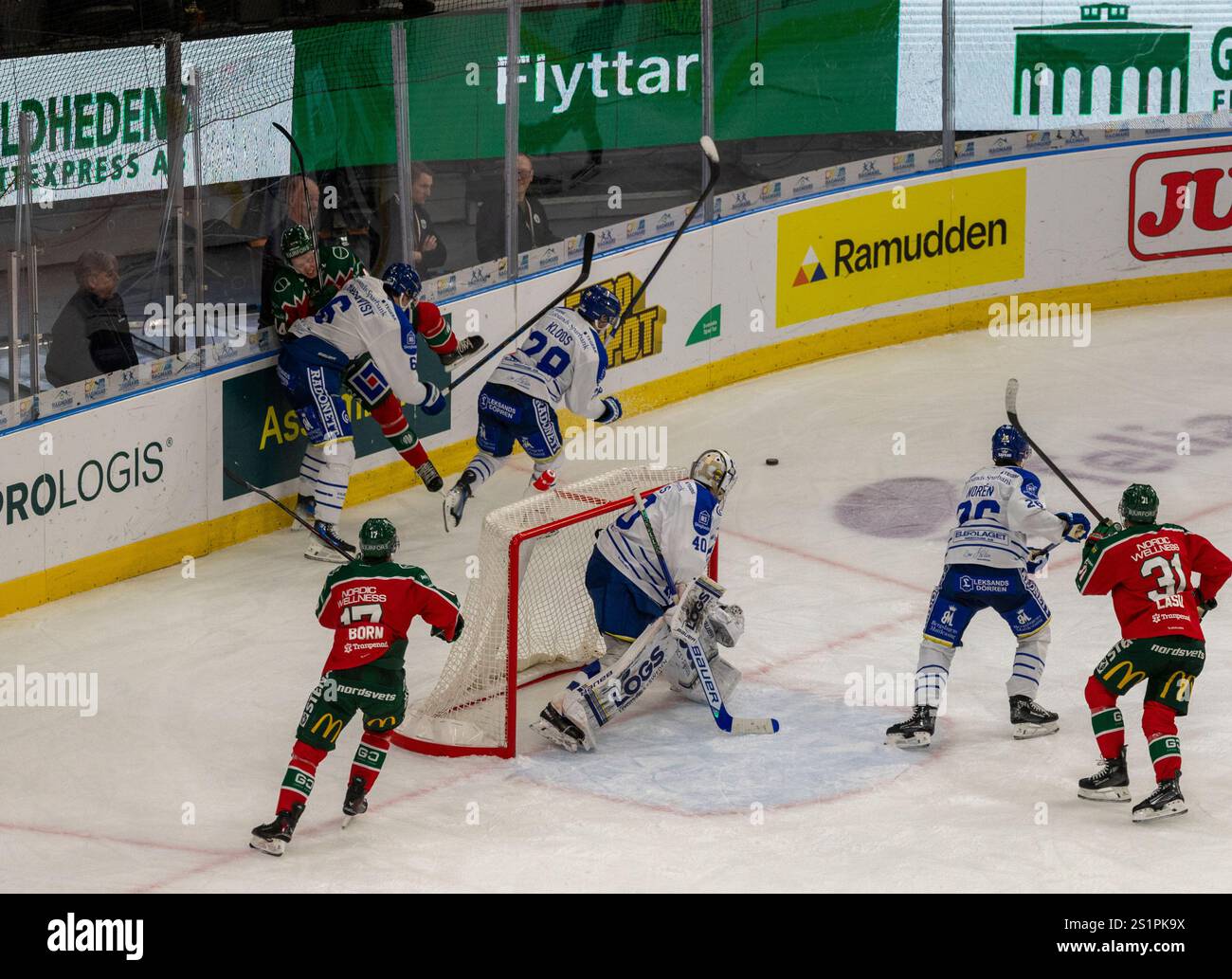 Göteborg, Schweden. Januar 2025. Moment im Spiel zwischen Frölunda HC und Leksands IF. Quelle: Per Ljung/Alamy Live News Stockfoto