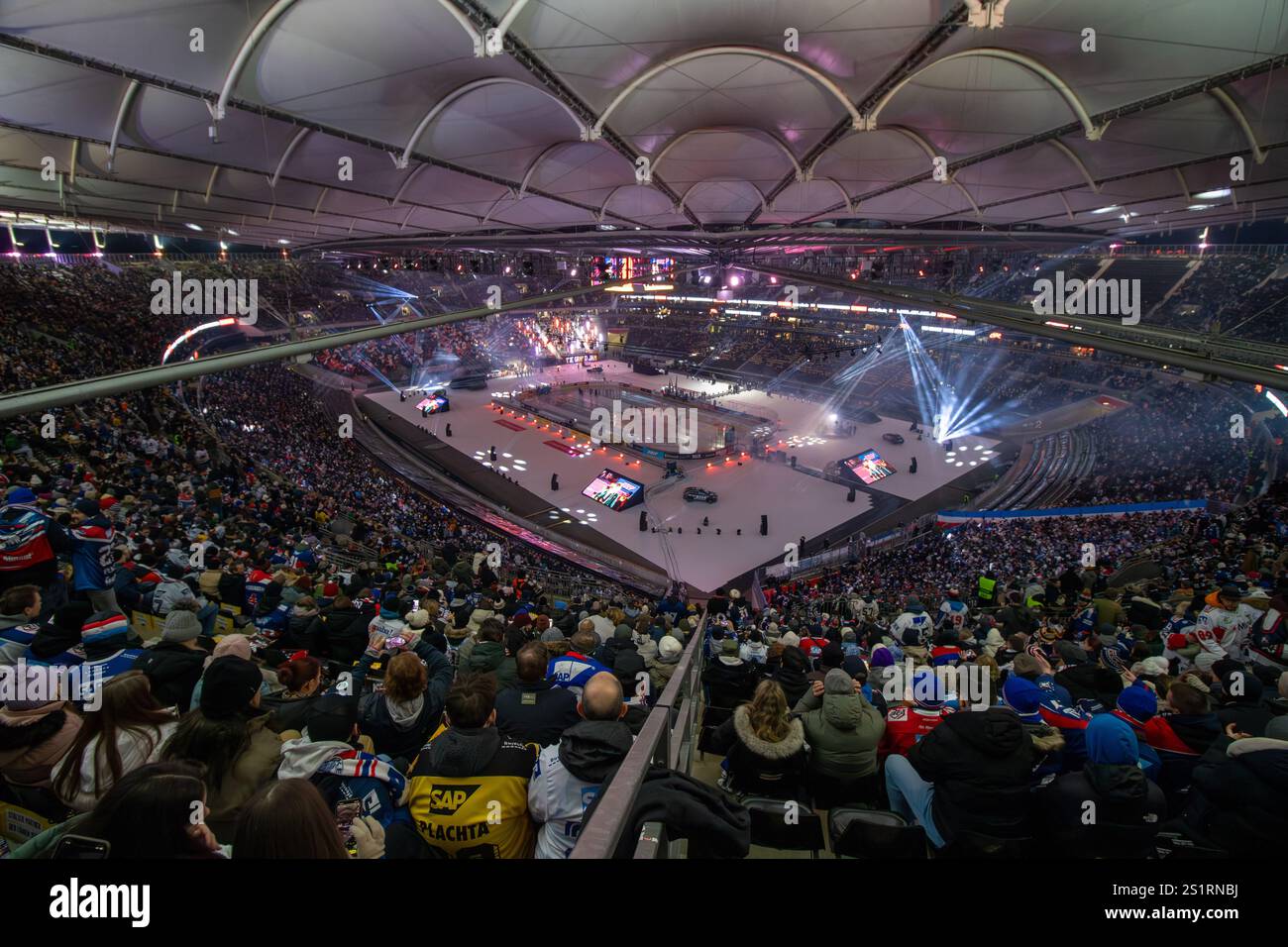 DEL, Deutsche Eishockey Liga Saison 2024/25, 27. Spieltag (Nachholspiel): DEL Winterspiel Löwen Frankfurt gegen Adler Mannheim. 45,110 Zuschauerbesuch Stockfoto