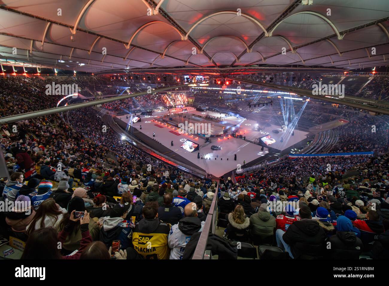 DEL, Deutsche Eishockey Liga Saison 2024/25, 27. Spieltag (Nachholspiel): DEL Winterspiel Löwen Frankfurt gegen Adler Mannheim. 45,110 Zuschauerbesuch Stockfoto