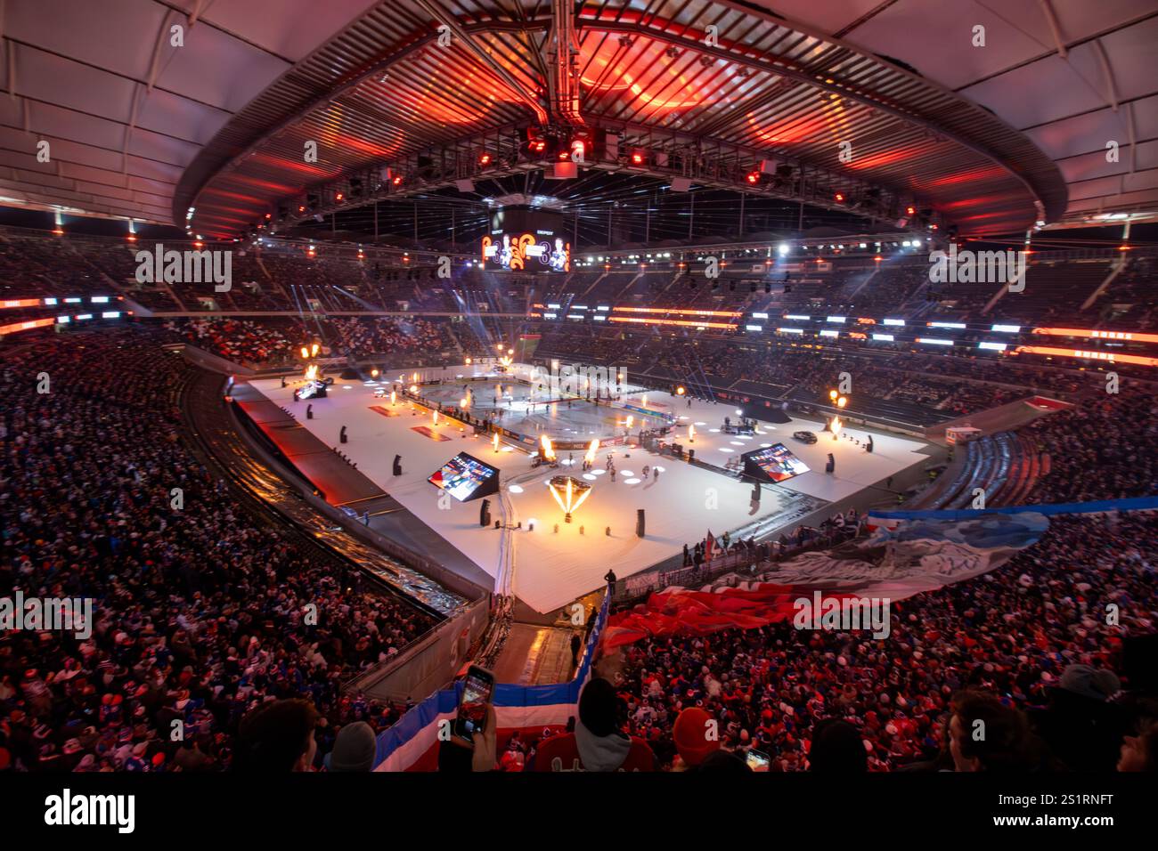 DEL, Deutsche Eishockey Liga Saison 2024/25, 27. Spieltag (Nachholspiel): DEL Winterspiel Löwen Frankfurt gegen Adler Mannheim. 45,110 Zuschauerbesuch Stockfoto