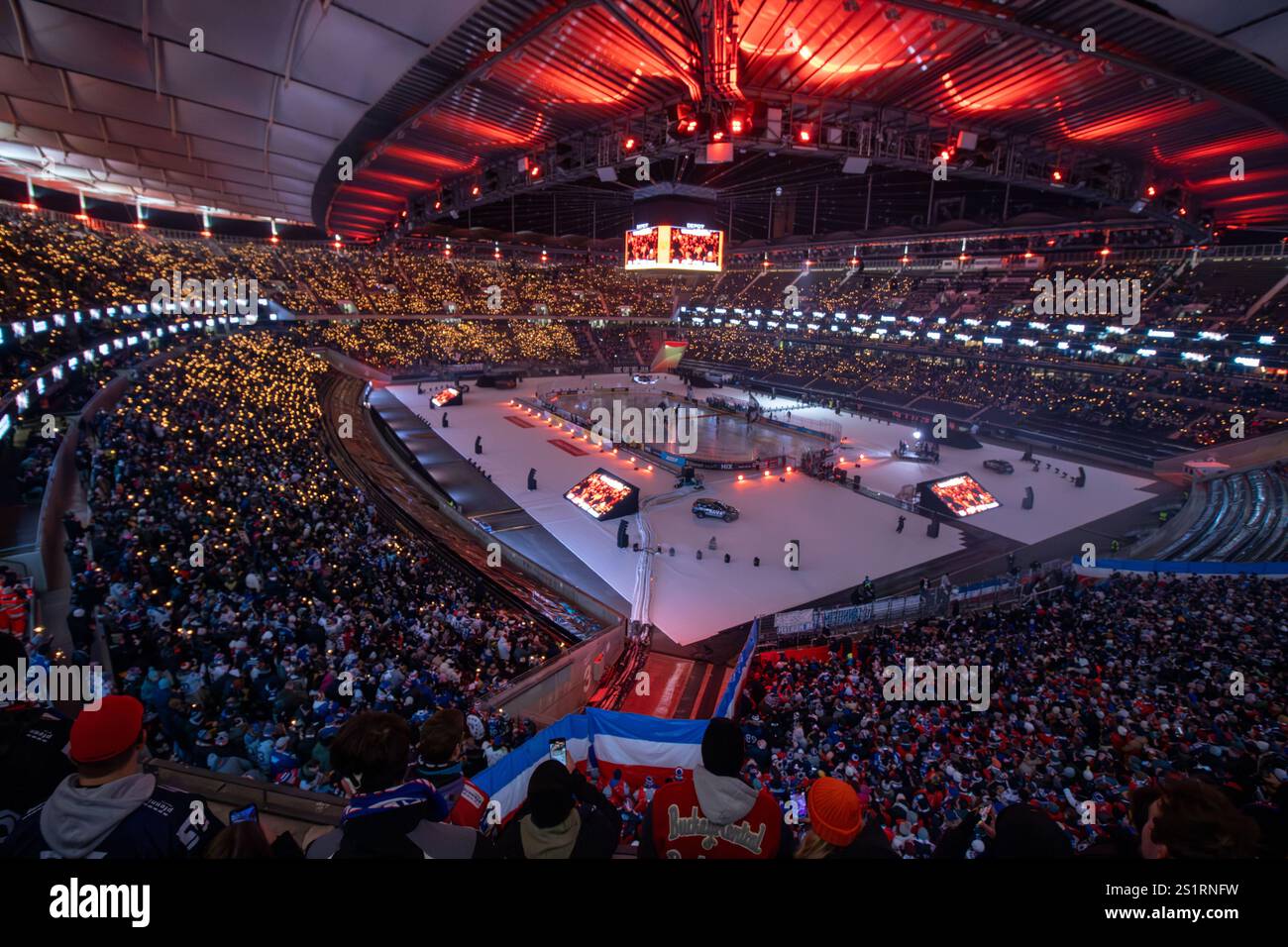 DEL, Deutsche Eishockey Liga Saison 2024/25, 27. Spieltag (Nachholspiel): DEL Winterspiel Löwen Frankfurt gegen Adler Mannheim. 45,110 Zuschauerbesuch Stockfoto