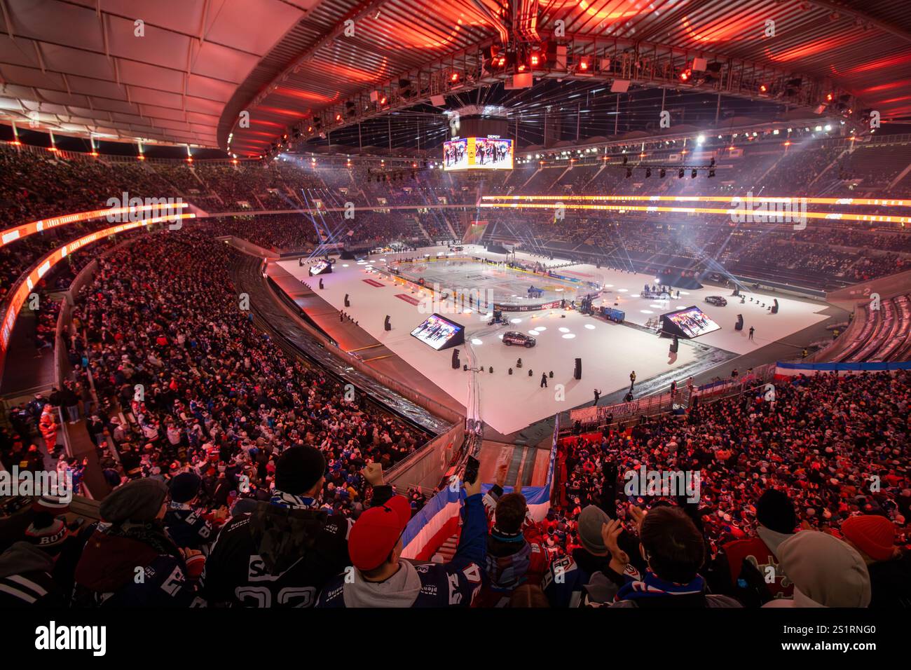 DEL, Deutsche Eishockey Liga Saison 2024/25, 27. Spieltag (Nachholspiel): DEL Winterspiel Löwen Frankfurt gegen Adler Mannheim. 45,110 Zuschauerbesuch Stockfoto