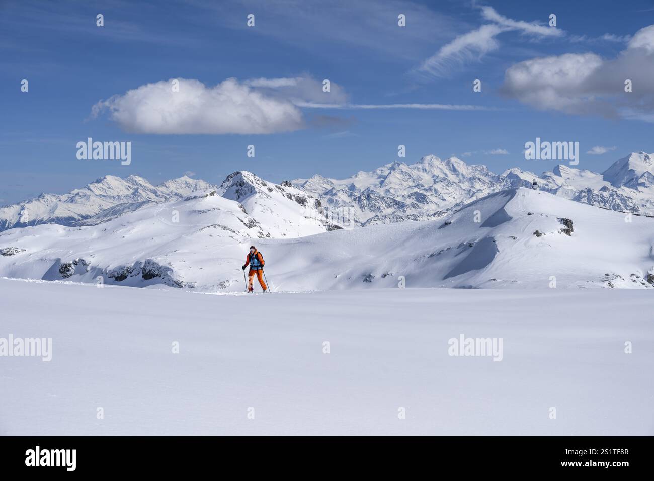 Skitourer in Pointe de la Plaine Morte, Berner Alpen, Berner Oberland, Schweiz, Europa Stockfoto