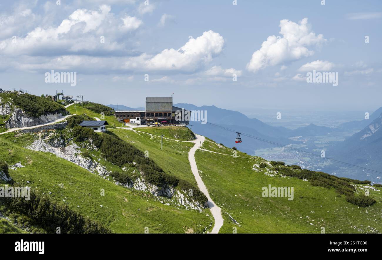Alpspitzbahn, Osterfelderkopf mit Bergbahn, Grainau, Garmisch-Patenkirchen, Wettersteinkette, Bayern, Deutschland, Europa Stockfoto