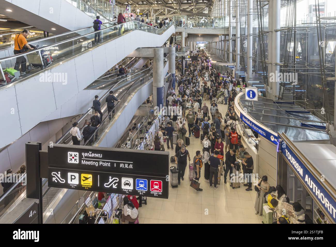 Flughafen Bangkok Suvarnabhumi, Terminal mit Passagieren beim Check-in. Bangkok, Thailand, Asien Stockfoto