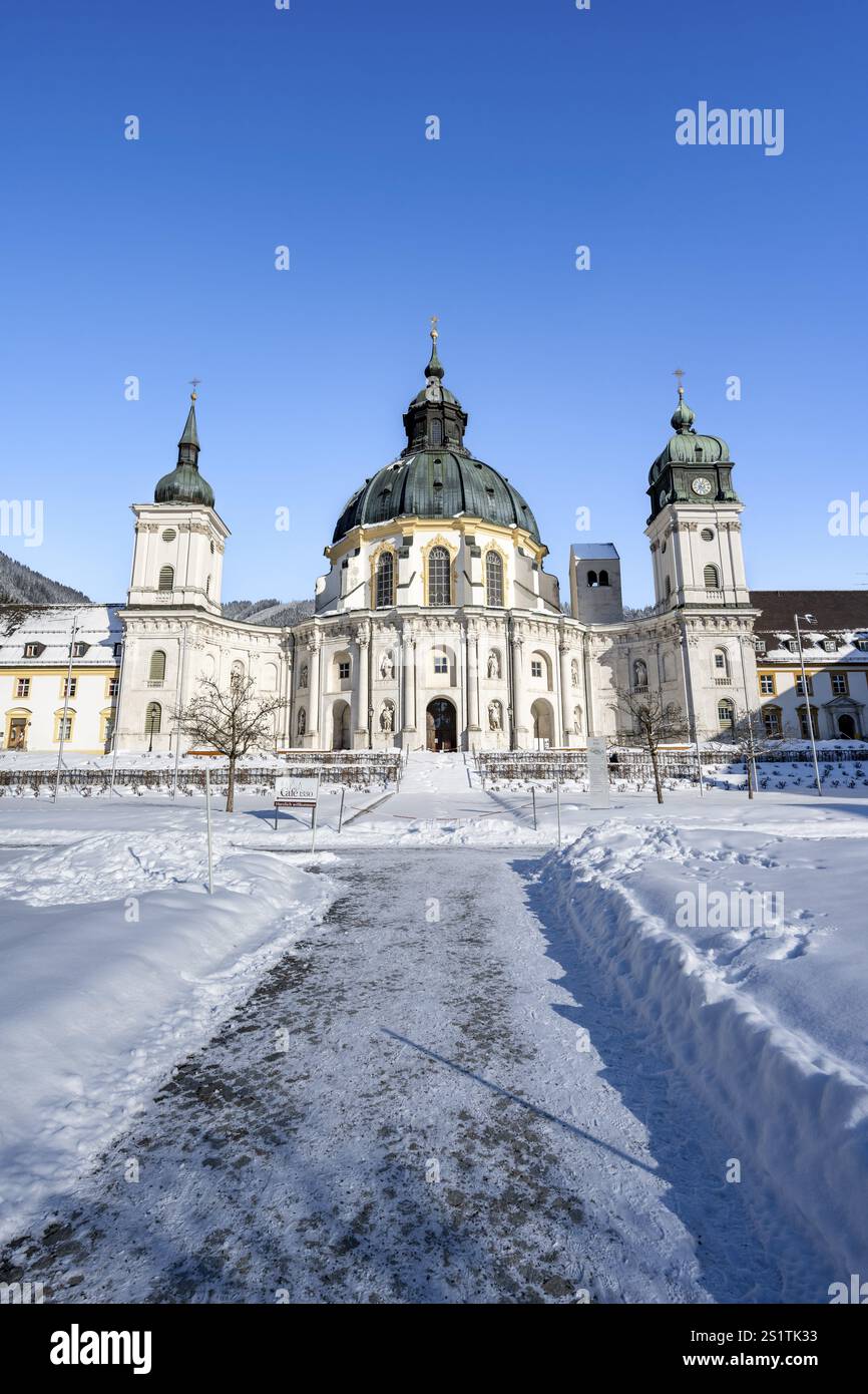 Kloster Ettal, barocke Benediktinerabtei, Innenhof mit Schnee im Winter, Ettal, Oberbayern, Bayern, Deutschland, Europa Stockfoto