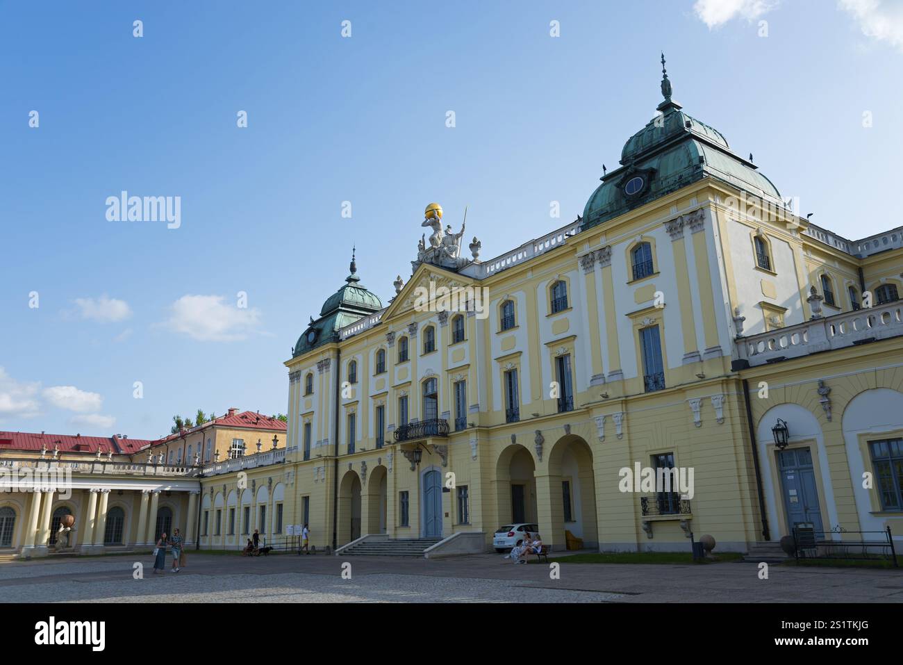 Barocker Palast mit grünen Kuppeln und blauem Himmel, elegante historische Architektur, Branicki Palace, Schloss, BiaNystok, Bialystock, Bjelostock, Podlakien Stockfoto