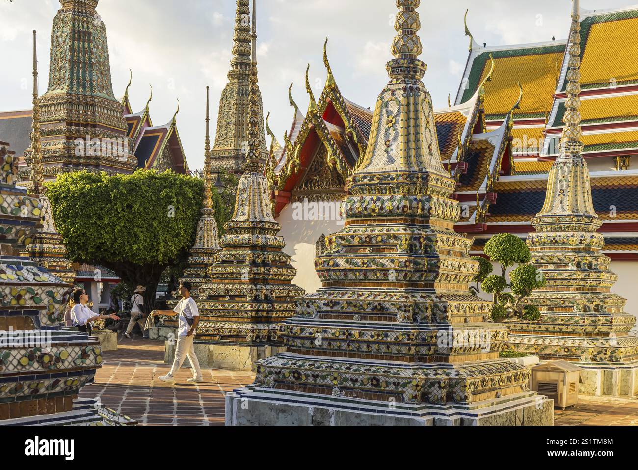 Der Wat Pho Tempel ist Bangkoks ältestes buddhistisches Kloster in der Nähe des Großen Palastes. Bangkok, Thailand, Asien Stockfoto