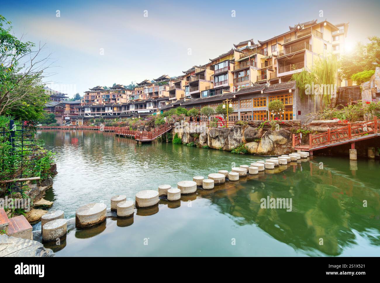 Dishui Miao Town ist eine kleine Stadt, in der sich die Menschen der Miao versammeln. Sie befindet sich im Pingbian County in Yunnan, China. Stockfoto