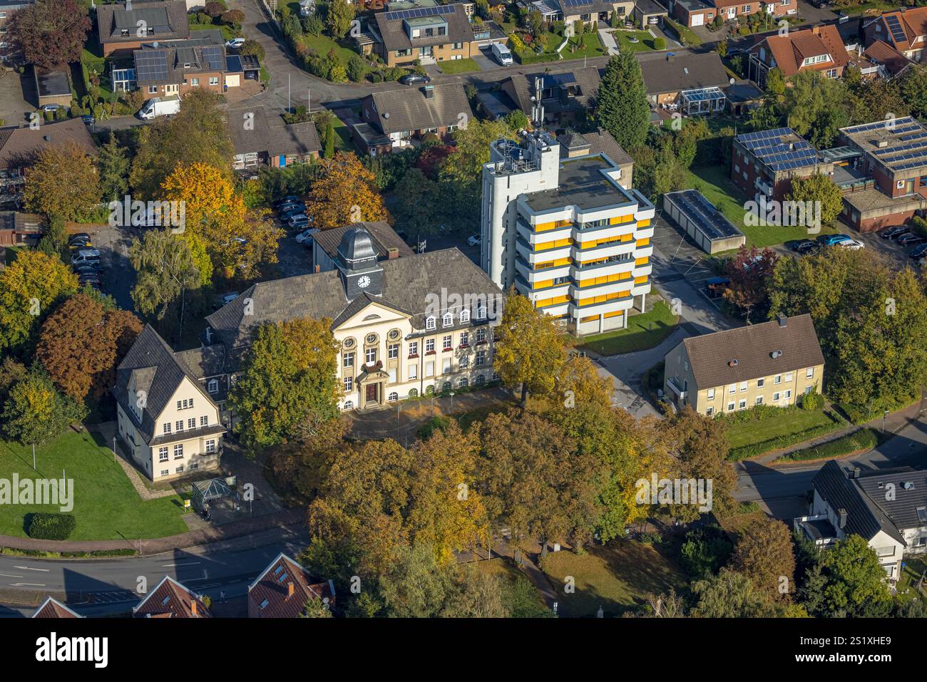 Luftaufnahme, altes Bürogebäude Bork und Hochhaus mit Handyantenne, Bork, Selm, Münsterland, Nordrhein-Westfalen, G Stockfoto