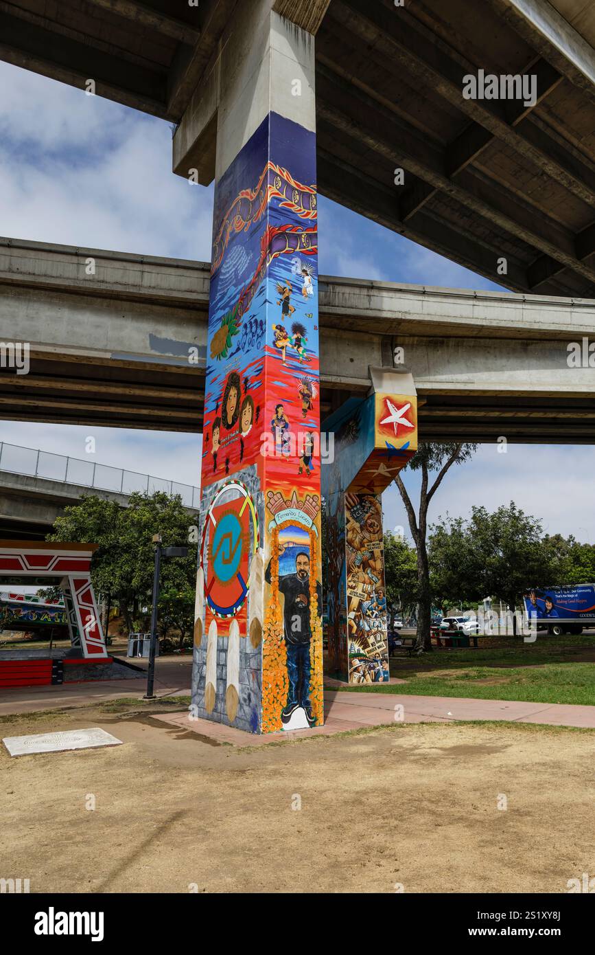 Wandgemälde oder Street Art im Chicano Park, Barrio Logan, San Diego, Kalifornien, USA – ein nationales historisches Wahrzeichen Stockfoto