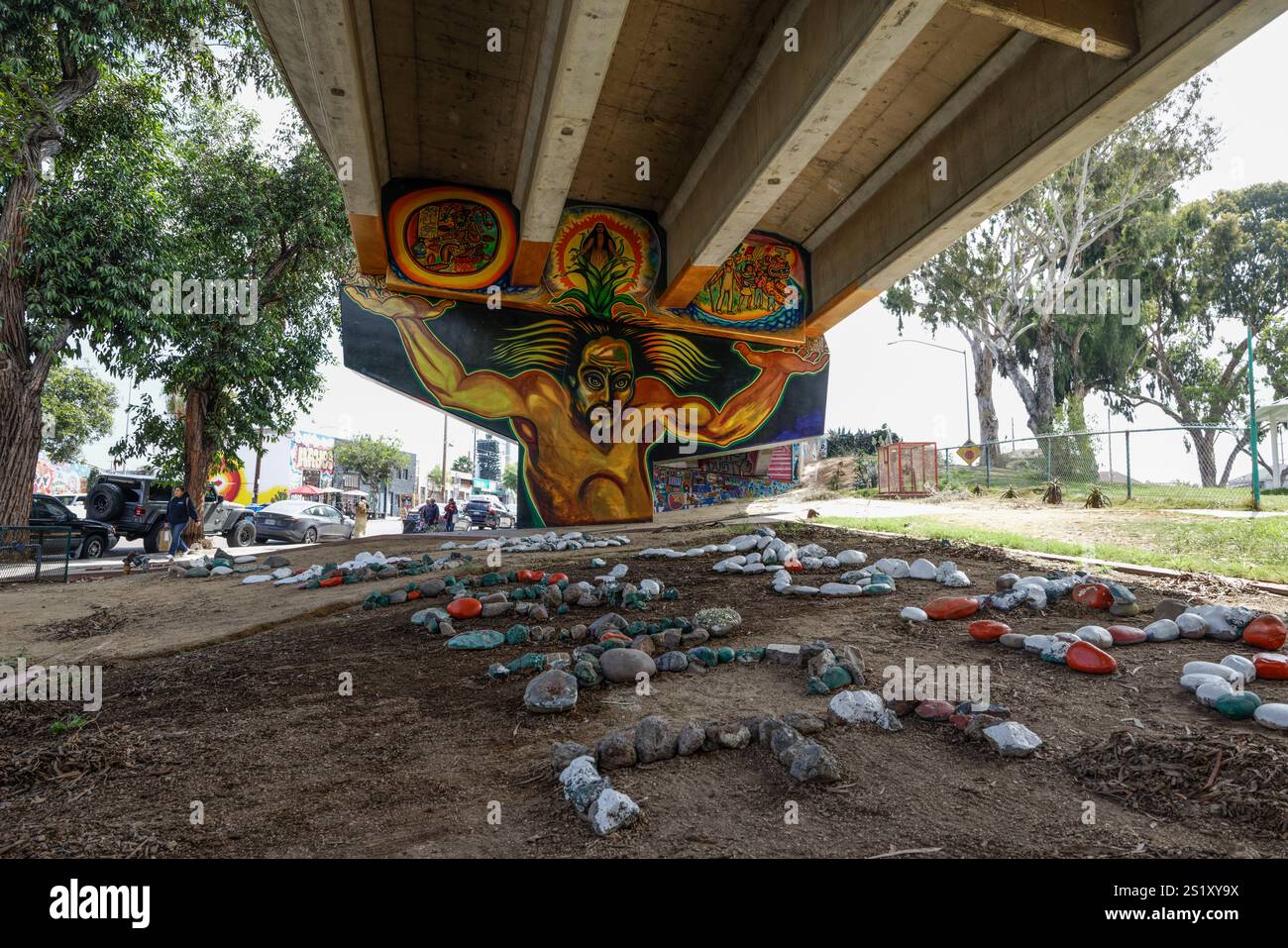 Wandgemälde oder Street Art im Chicano Park, Barrio Logan, San Diego, Kalifornien, USA - ein nationales historisches Wahrzeichen - „Colossus“-Wandgemälde Stockfoto