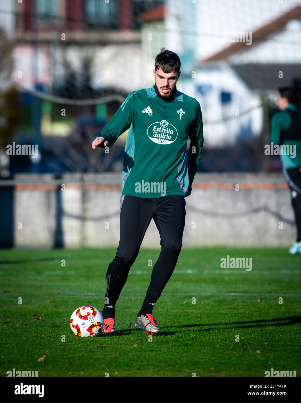 Ferrol, Spanien. 31. Dezember 2024. Racing Club Ferrol Trainingstag. Aleksa Puric Stockfoto