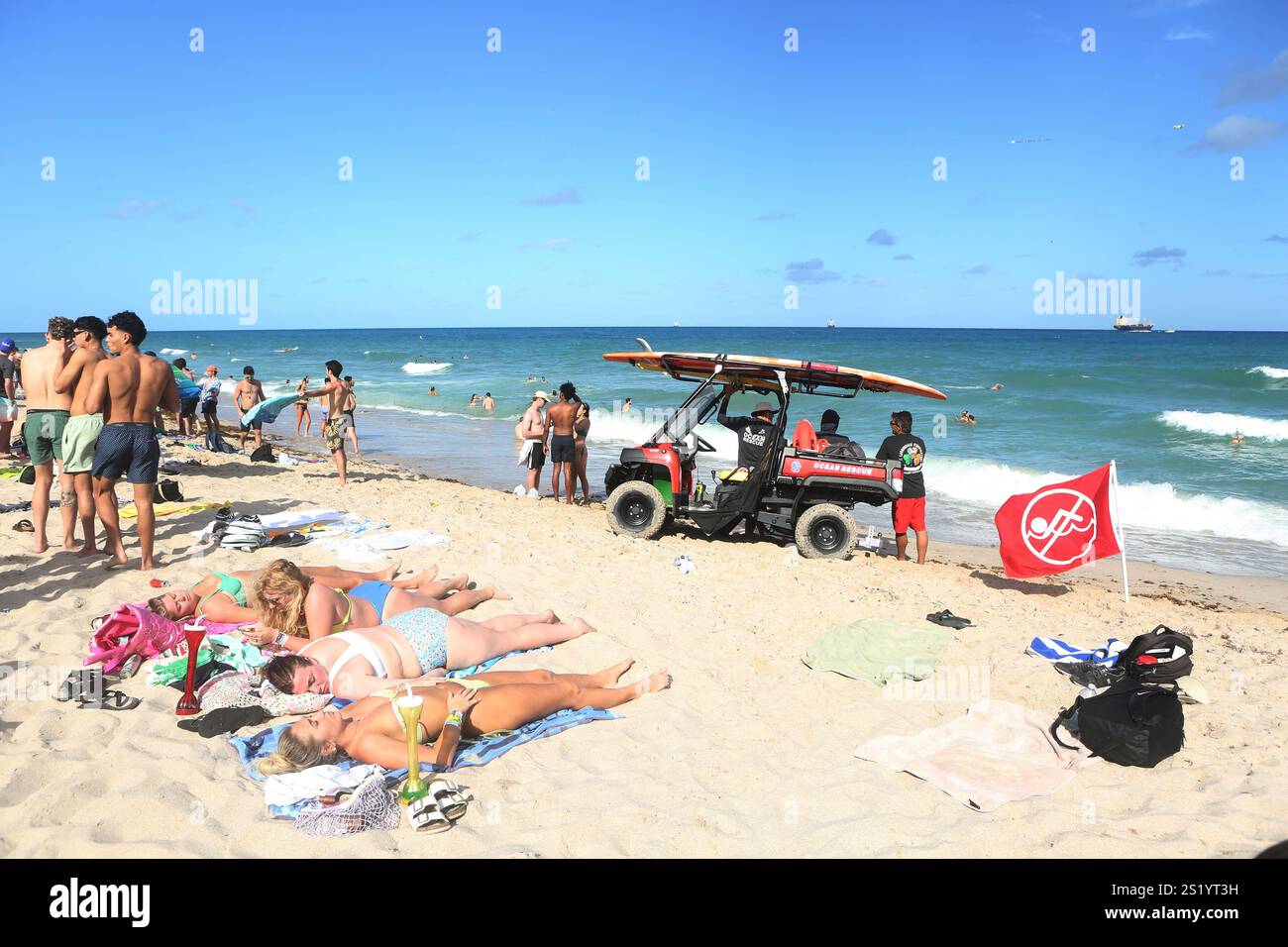 Ft LAUDERDALE: Die Frühjahrsferien ziehen Studenten in den sonnigen Süden Floridas an, um sich zu bräunen, zu entspannen, zu feiern und hart zu spielen. (Foto: Sean Drakes/Alamy) Stockfoto