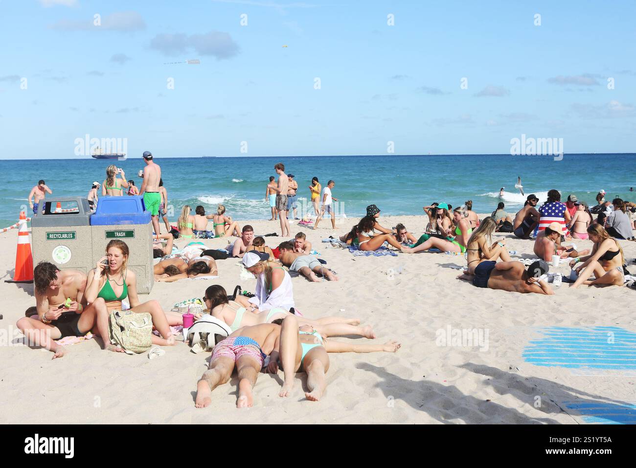 Ft LAUDERDALE: Die Frühjahrsferien ziehen Studenten in den sonnigen Süden Floridas an, um sich zu bräunen, zu entspannen, zu feiern und hart zu spielen. (Foto: Sean Drakes/Alamy) Stockfoto