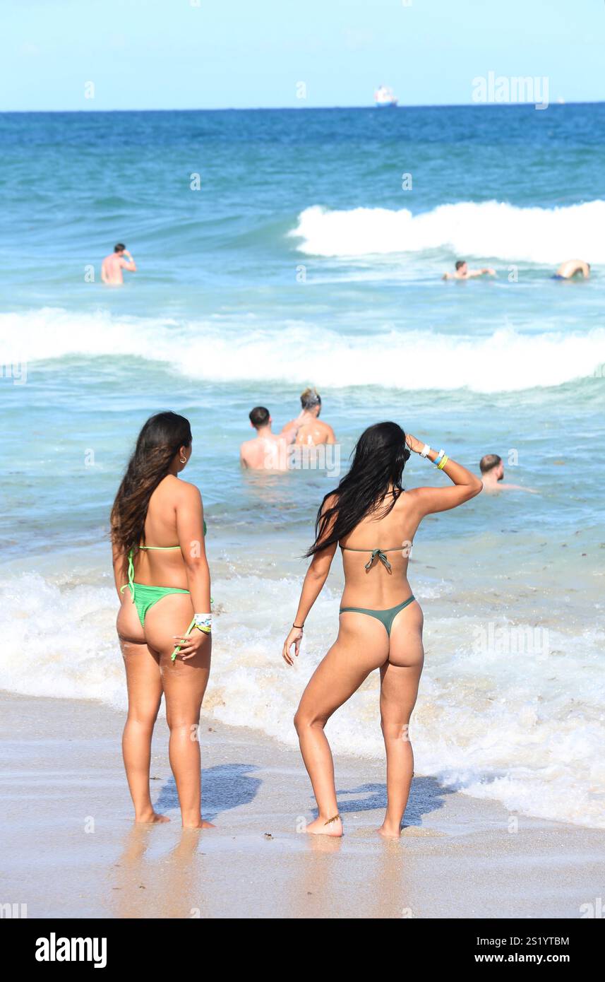 Ft LAUDERDALE: Die Frühjahrsferien ziehen Studenten in den sonnigen Süden Floridas an, um sich zu bräunen, zu entspannen, zu feiern und hart zu spielen. (Foto: Sean Drakes/Alamy) Stockfoto