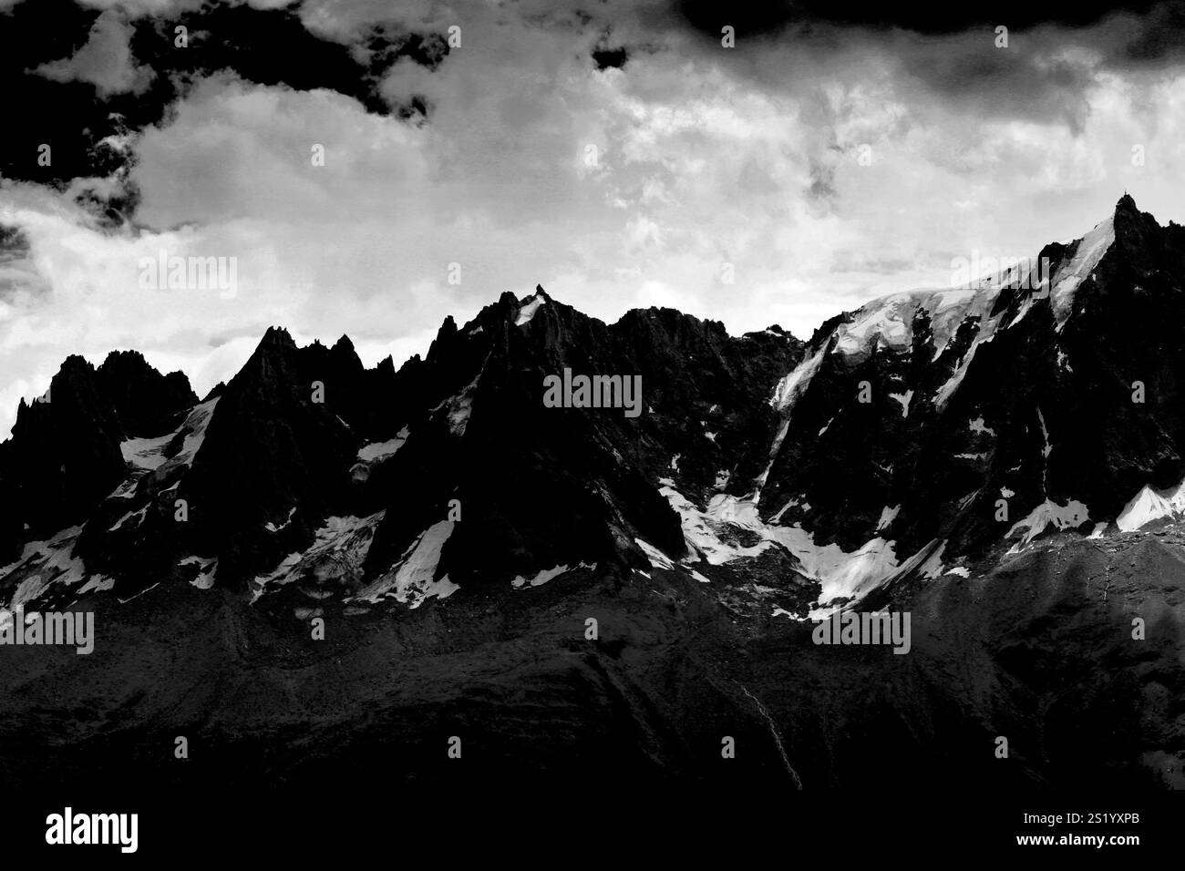 Panorama des Gipfels Aiguille du Chardonnet (Chardonnet Nadel) von Le Brevent, Chamonix Stadt, Haute-Savoie, Französische Alpen, Frankreich Stockfoto