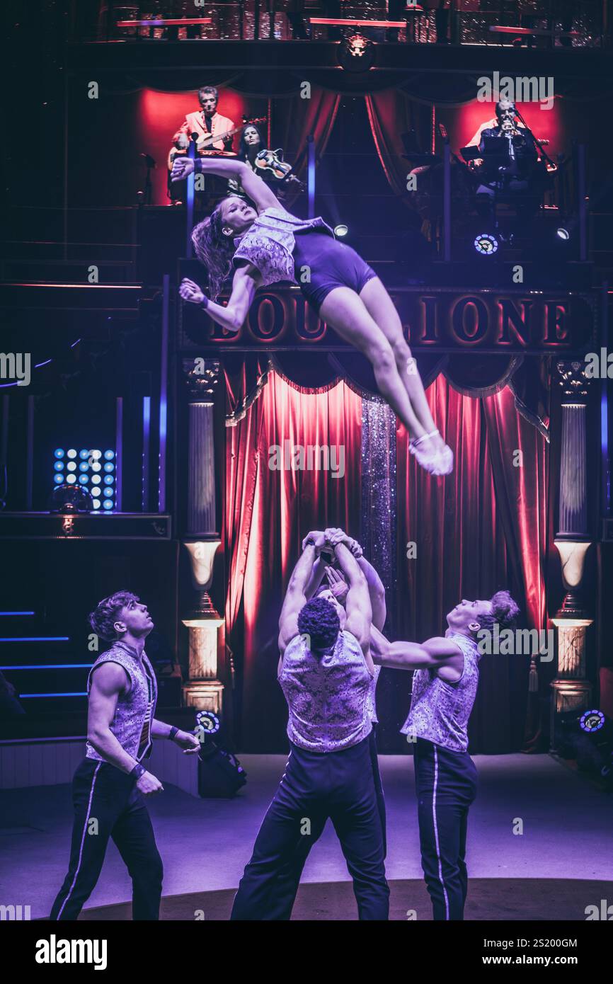 Paris, Frankreich, 27. Dezember 2024, Cirque D'Hiver Bouglione, Credit: Ben Lahoussine/Alamy Live News Stockfoto