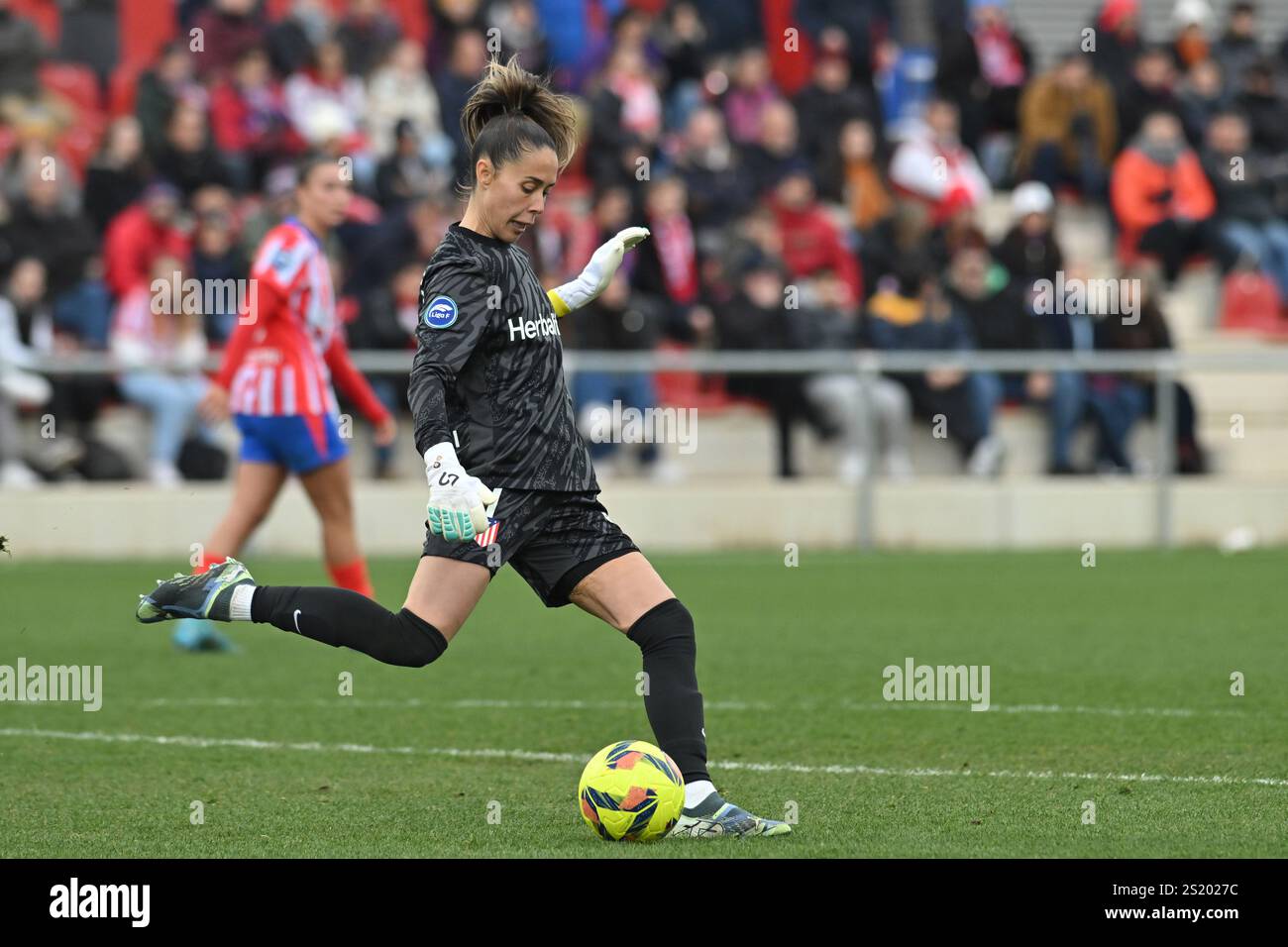 5. Januar 2025, AlcalÃ¡ de Henares, Madrid, Spanien: 1 LOLA GALLARDO während des LIGAF Frauenfußballspiels zwischen Atletico Madrid FEM und Real Madrid FEM im Centro Deportivo AlcalÃ¡ de Henares am 5. Juni 2025 in Madrid Spanien. (Kreditbild: © Oscar Manuel Sanchez/ZUMA Press Wire) NUR REDAKTIONELLE VERWENDUNG! Nicht für kommerzielle ZWECKE! Quelle: ZUMA Press, Inc./Alamy Live News Stockfoto