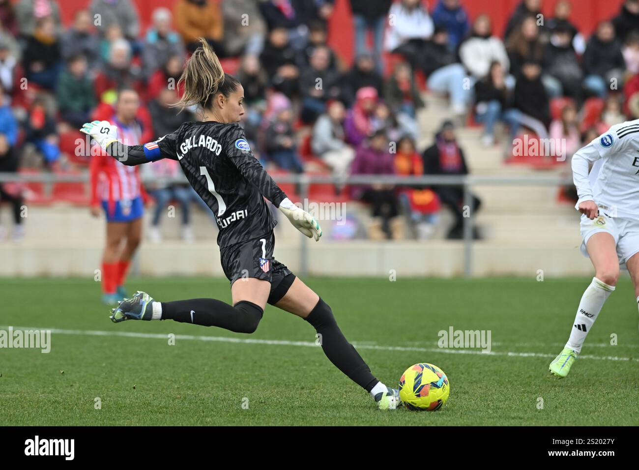 5. Januar 2025, AlcalÃ¡ de Henares, Madrid, Spanien: 1 LOLA GALLARDO während des LIGAF Frauenfußballspiels zwischen Atletico Madrid FEM und Real Madrid FEM im Centro Deportivo AlcalÃ¡ de Henares am 5. Juni 2025 in Madrid Spanien. (Kreditbild: © Oscar Manuel Sanchez/ZUMA Press Wire) NUR REDAKTIONELLE VERWENDUNG! Nicht für kommerzielle ZWECKE! Quelle: ZUMA Press, Inc./Alamy Live News Stockfoto