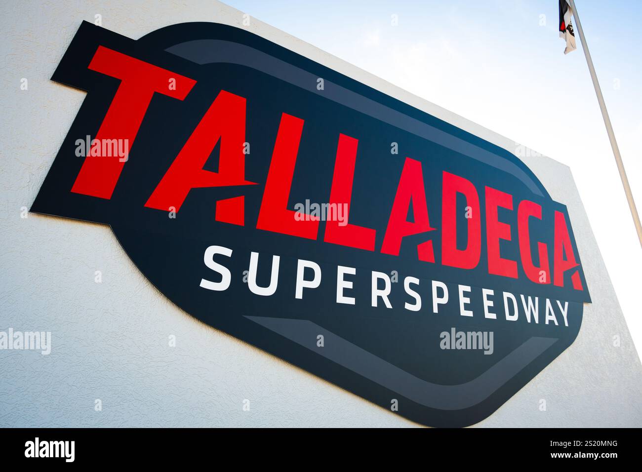 Beschilderung am Talladega Superspeedway, dem größten, steilsten und schnellsten NASCAR Superspeedway der Welt, in Lincoln, Alabama. (USA) Stockfoto