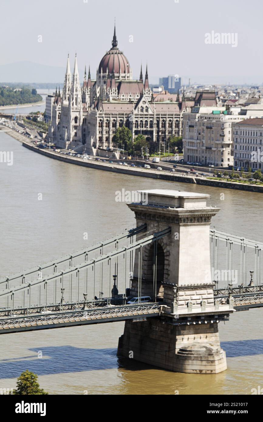 Die Kettenbrücke und das Parlament sind Wahrzeichen in Budapest, Ungarn, Österreich Stockfoto