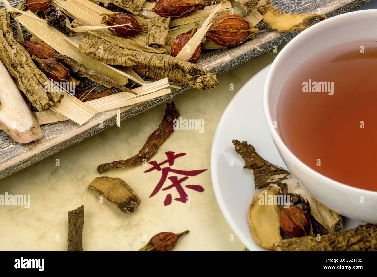 Eine Tasse Tee für die traditionelle chinesische Medizin Osterreich Stockfoto