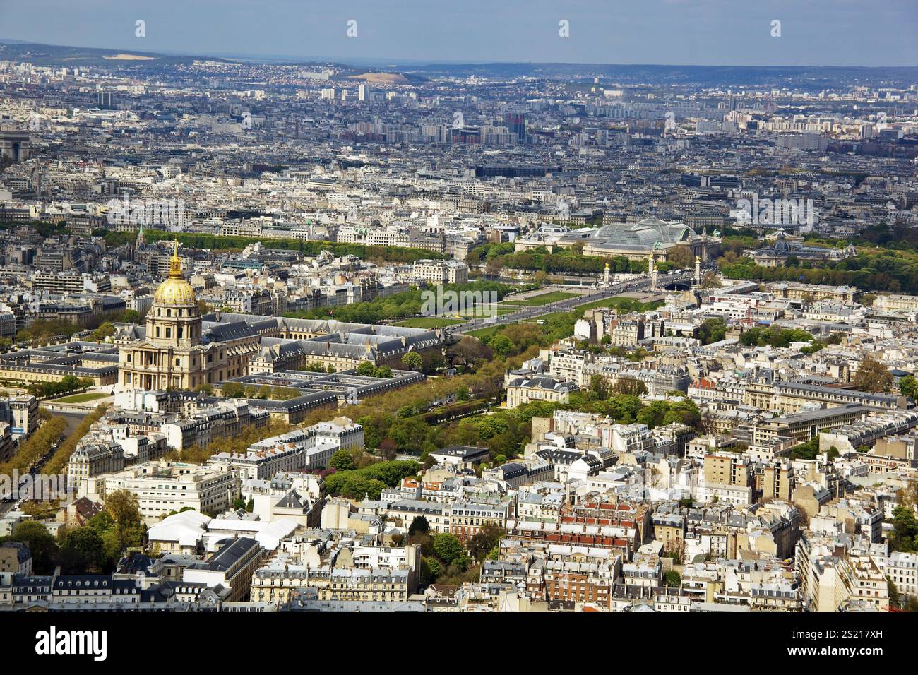 Die Invalidendom in Paris, Frankreich. Vom Montparnasse Wolkenkratzer aus gesehen. Österreich Stockfoto