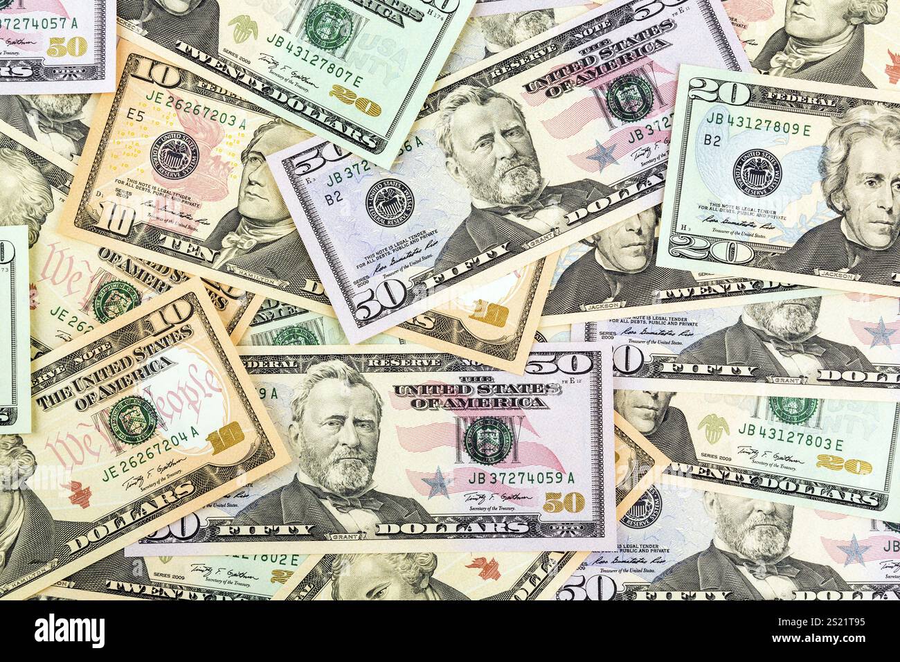 Viele US-Dollar-Banknoten. Symbolisches Foto für Schulden und Vermögen Stockfoto
