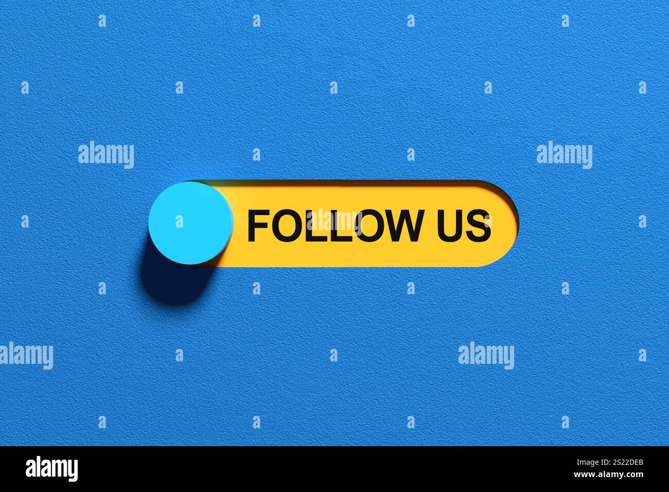 Um Follower in sozialen Medien zu gewinnen. Die Schaltfläche mit dem Text folgt uns wird mit einem blauen Schieberegler auf einem strukturierten blauen Hintergrund aktiviert. 3D-Rendering Stockfoto
