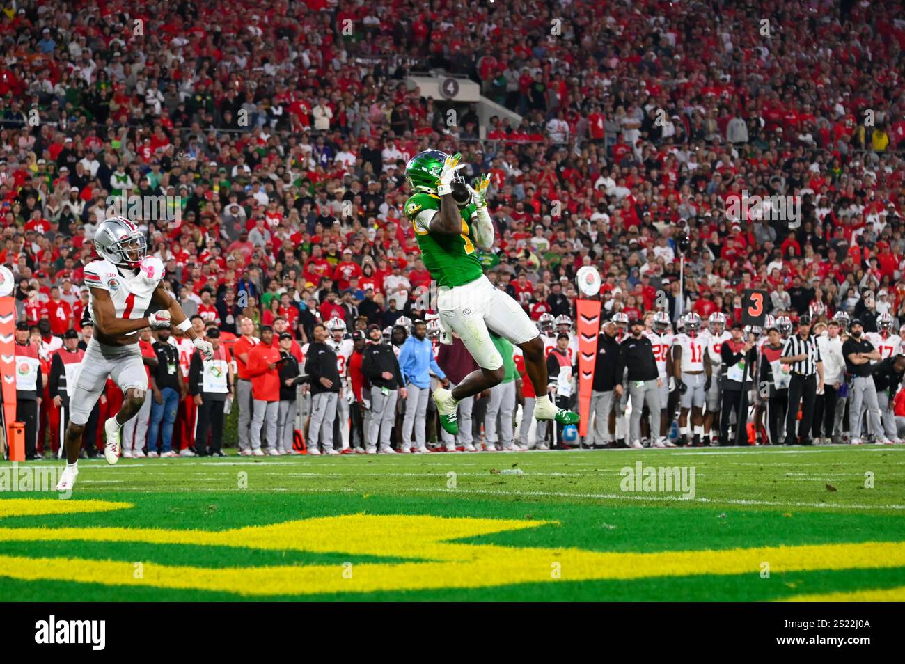 Oregon Ducks Wide Receiver Traeshon Holden (1) während des Rose Bowl Spiels, Mittwoch, 1. Januar 2025, in Pasadena, Calif. (Dylan Stewart / Bild des Sports) Foto via Newscom Stockfoto