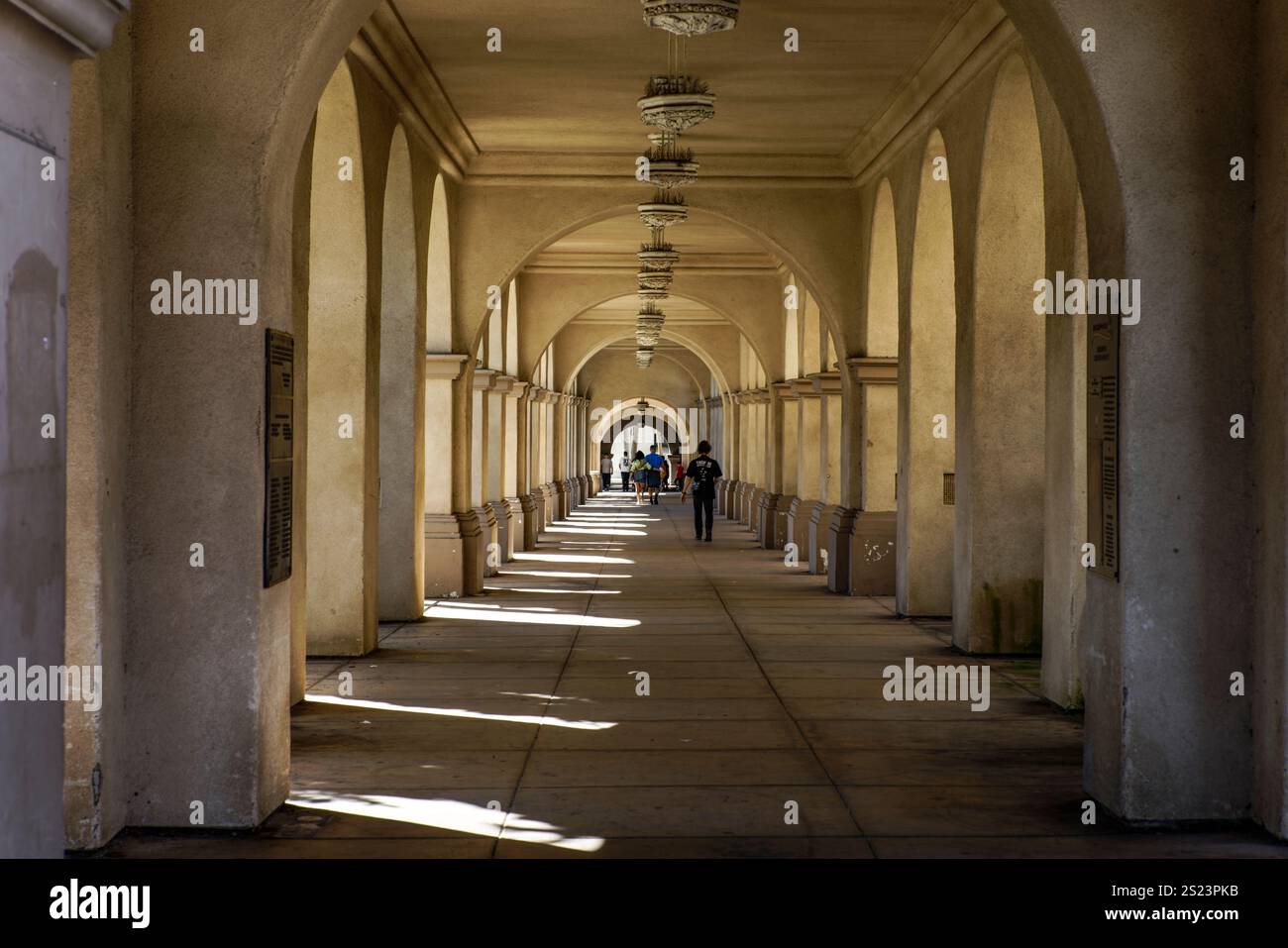 El Prado Arkade in einem historischen Komplex im Balboa Park, US National Historic Place, San Diego, Kalifornien Stockfoto