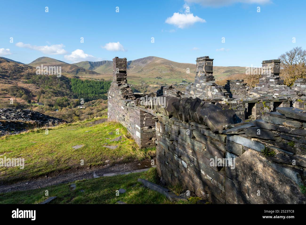 Anglesey Barracks im Dinorwig-Steinbruch oberhalb von Llanberis in den Bergen von Nordwales. Stockfoto