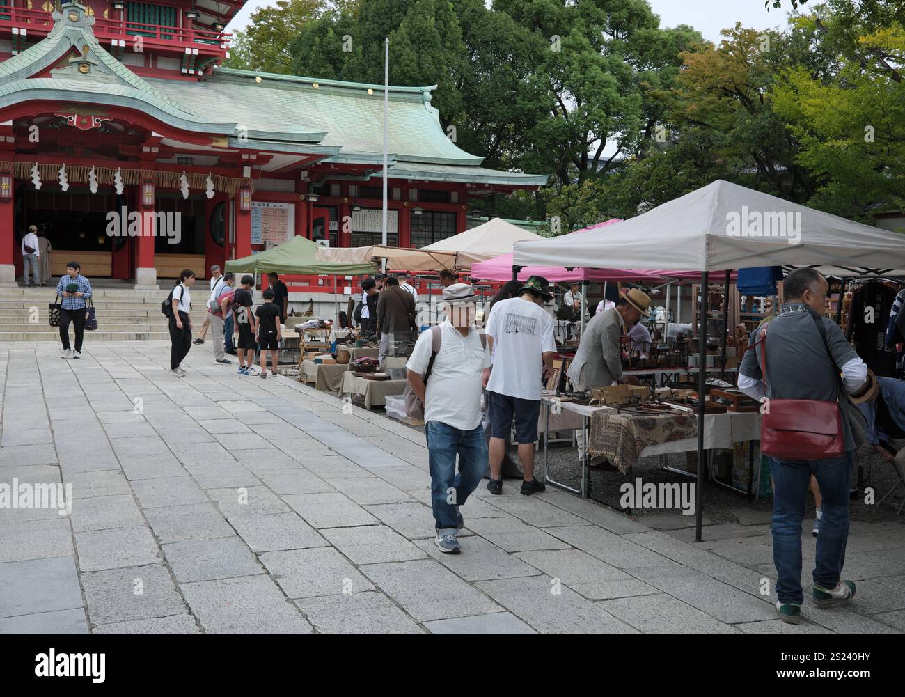 Tomioka Hachiman Schrein Floh und Antiquitätenmarkt in Tokio Japan Stockfoto