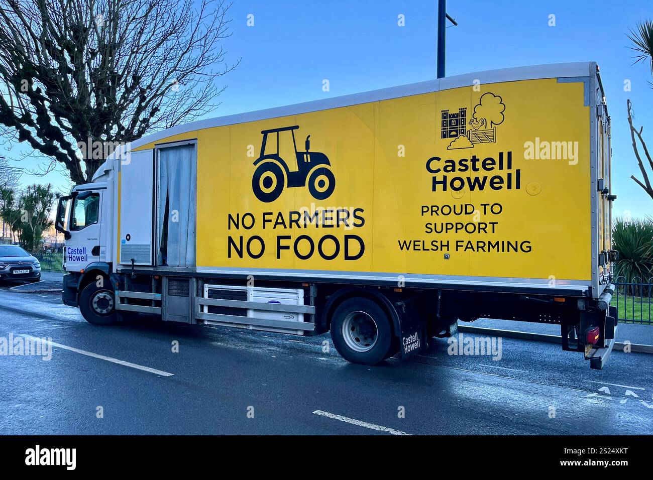 Keine Bauern, kein LKW von Castell Howell in Mumbles. Swansea, Wales, Vereinigtes Königreich. Januar 2025. - Smartphone-aufgenommenes Stockfoto