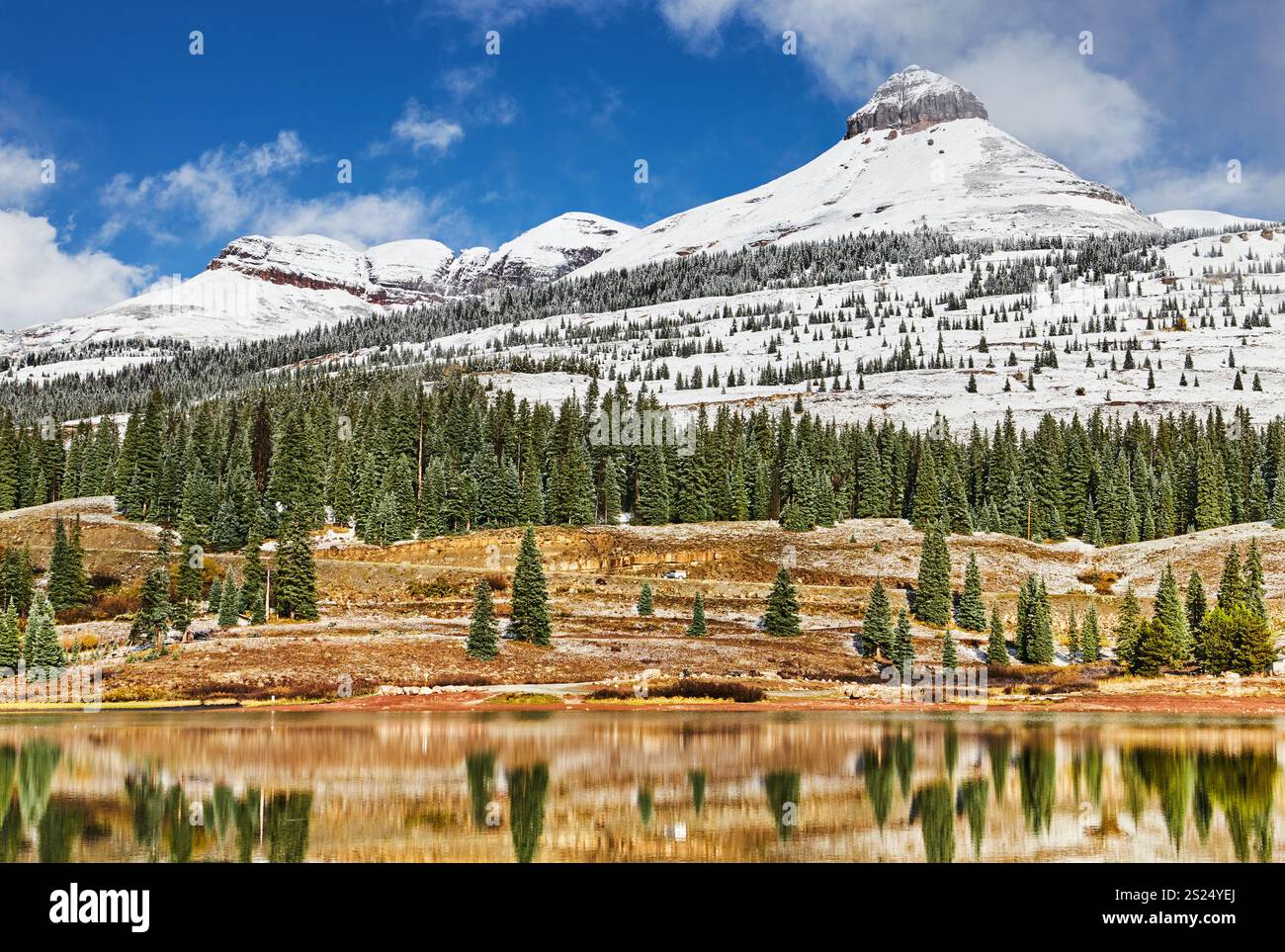 Molas Lake, San Juan Mountains, Colorado, USA wunderschöner See mit Reflexion Stockfoto