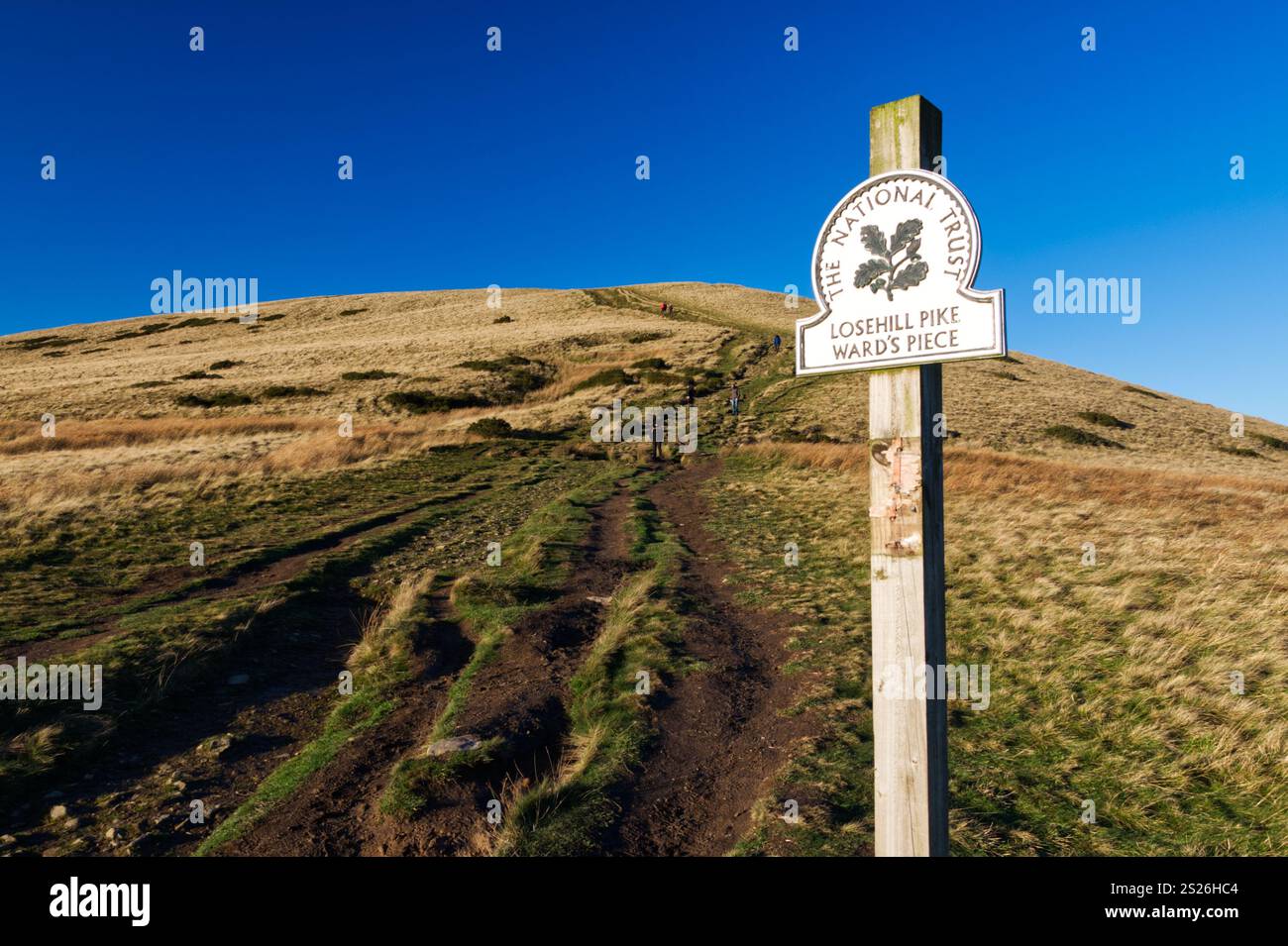 Wegweiser zum Gipfel des Lose Hill Ward's Place im Peak District National Park Stockfoto