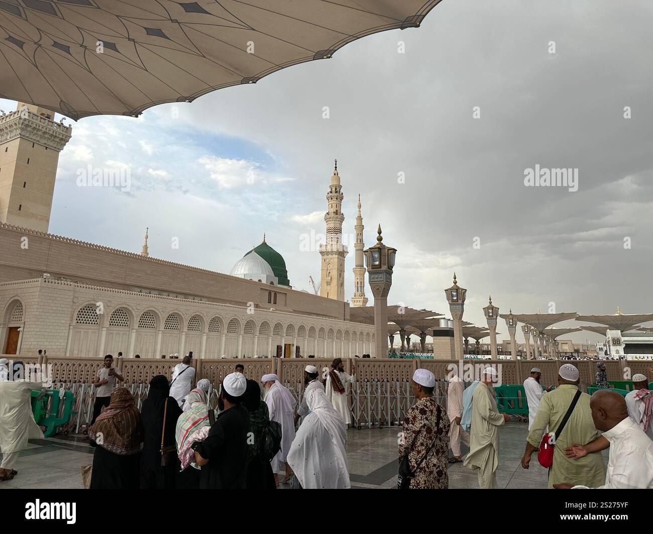 Medina Saudi Arabien - 1. Januar 2025: Prophet Mohammed Mosque - Al Masjid an Nabawi - Medina - Saudi Arabien Stockfoto