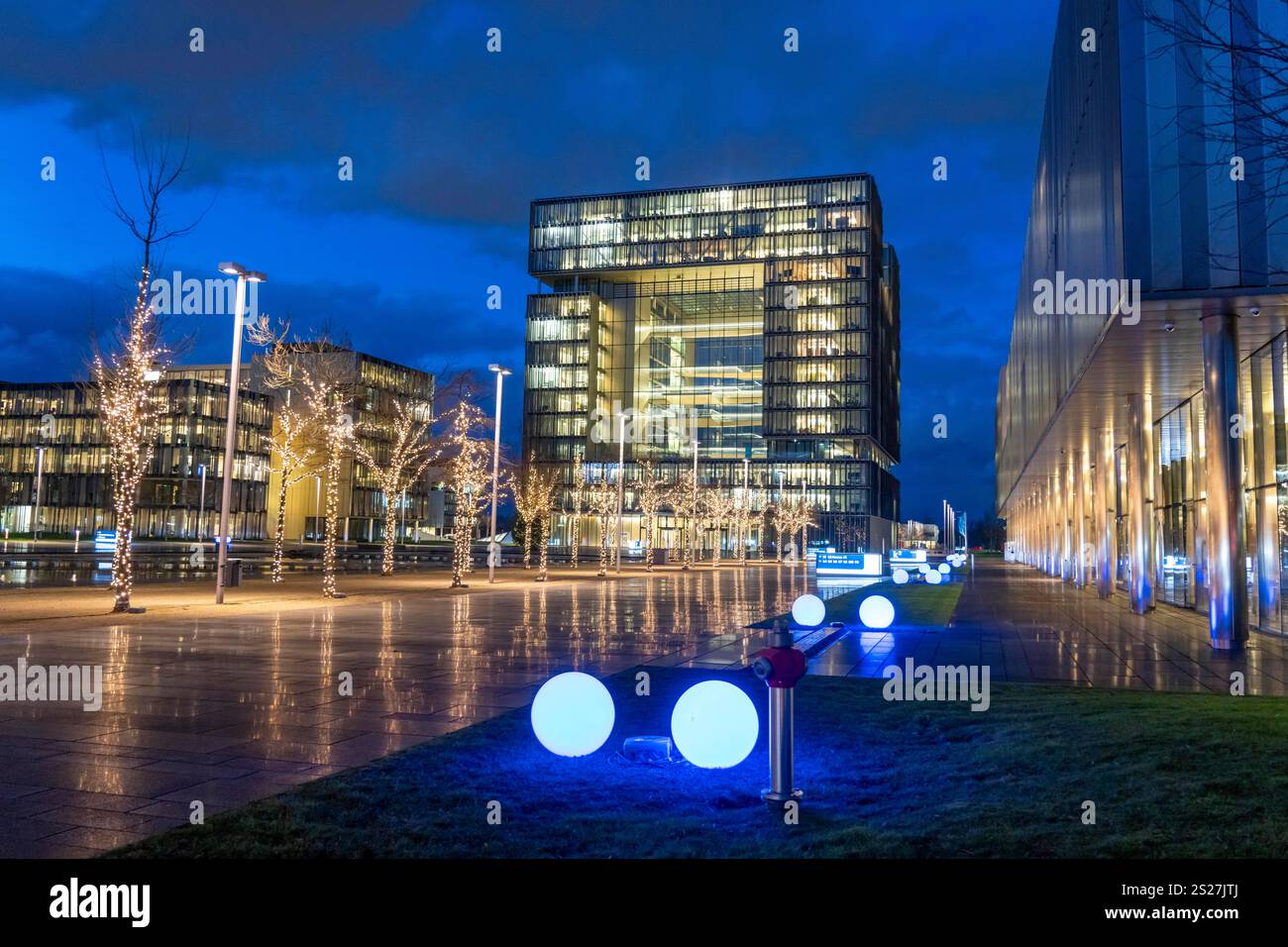 Ruhr Tech Campus Essen, vormals ThyssenKrupp Campus, Hauptsitz von ThyssenKrupp, Gebäude K1, seit 2024 weitere Unternehmen wie E. ON und Siemens h Stockfoto