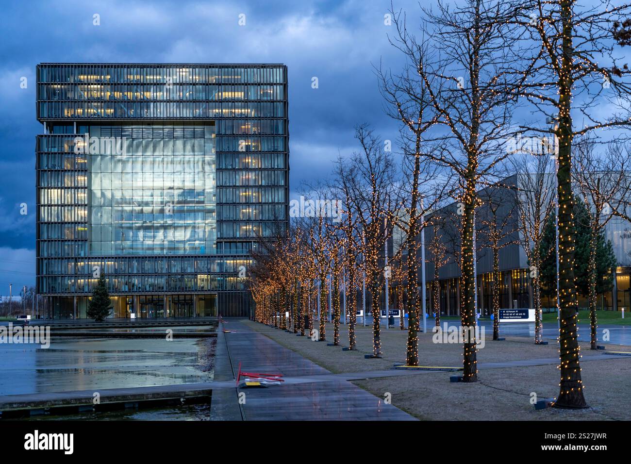 Ruhr Tech Campus Essen, vormals ThyssenKrupp Campus, Hauptsitz von ThyssenKrupp, Gebäude K1, seit 2024 weitere Unternehmen wie E. ON und Siemens h Stockfoto