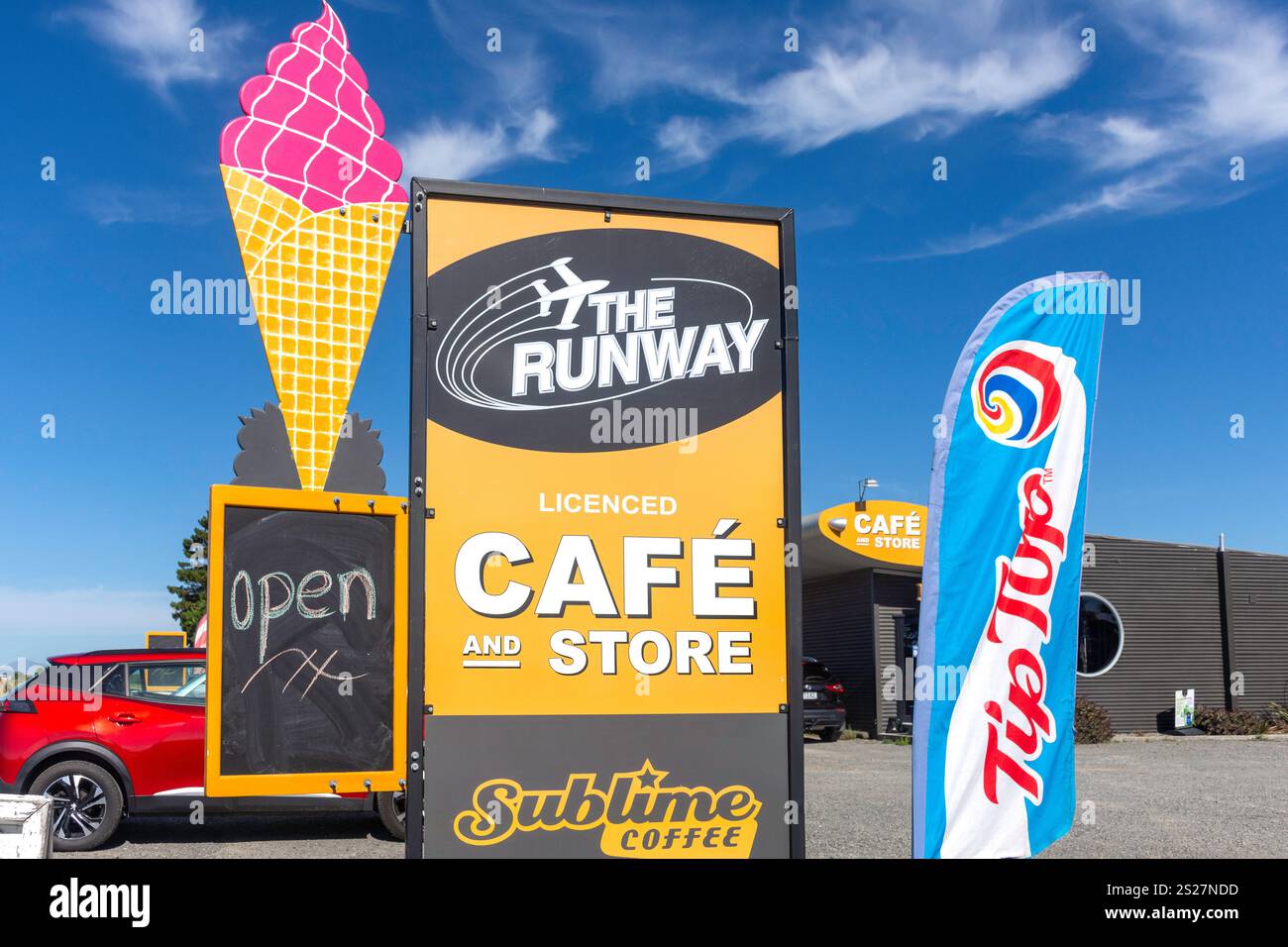 Eintrittsschild am Runway Cafe, Middle Renwick Road, Renwick, Marlborough Region, South Island, Neuseeland Stockfoto