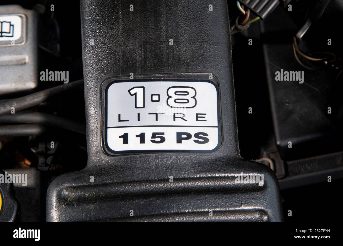 1993 Mk1 Ford Mondeo, einer der ersten von Mondeos gebauten modernen klassischen Retro-Familienwagen und Flottenwagen Stockfoto