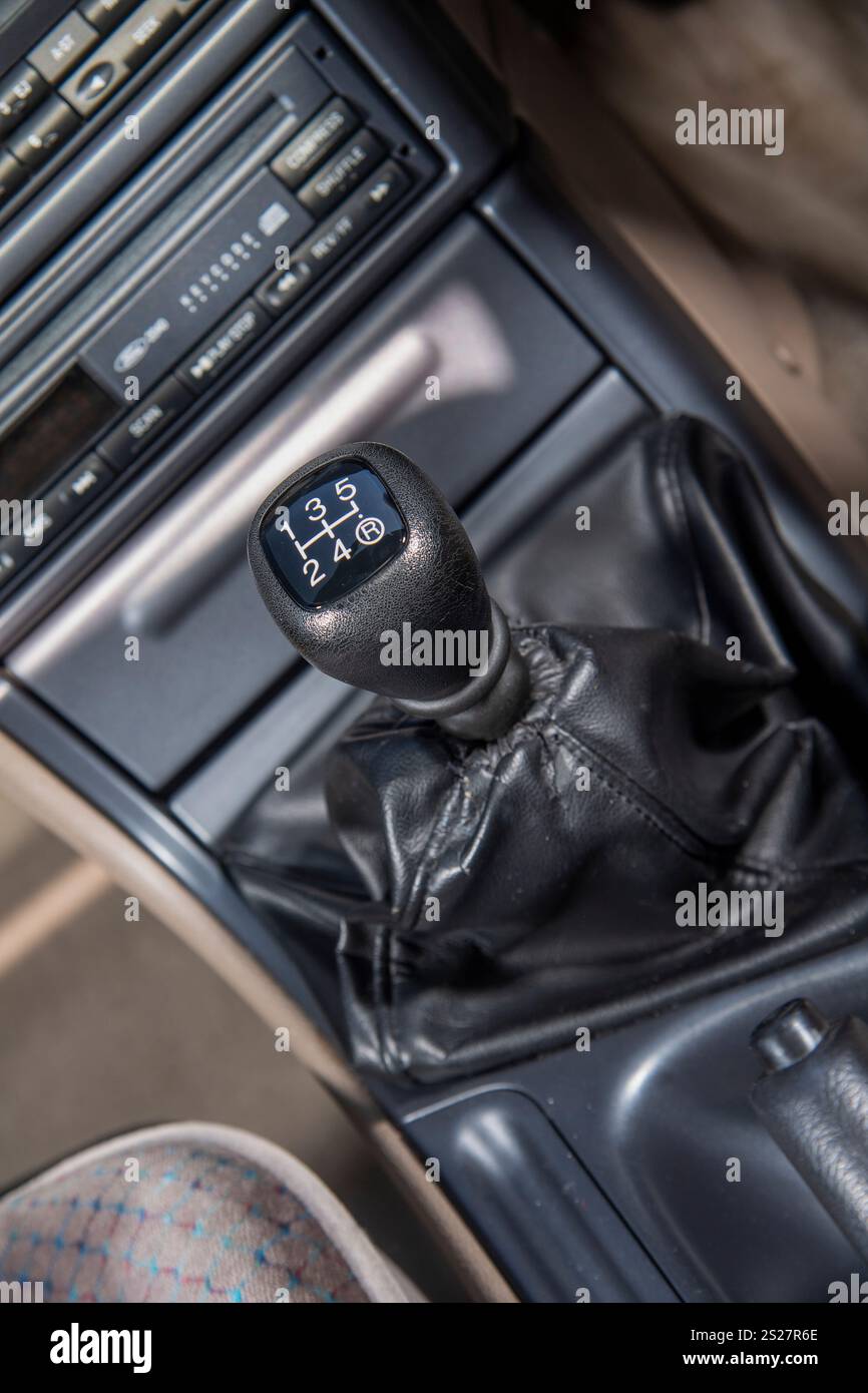 1993 Mk1 Ford Mondeo, einer der ersten von Mondeos gebauten modernen klassischen Retro-Familienwagen und Flottenwagen Stockfoto