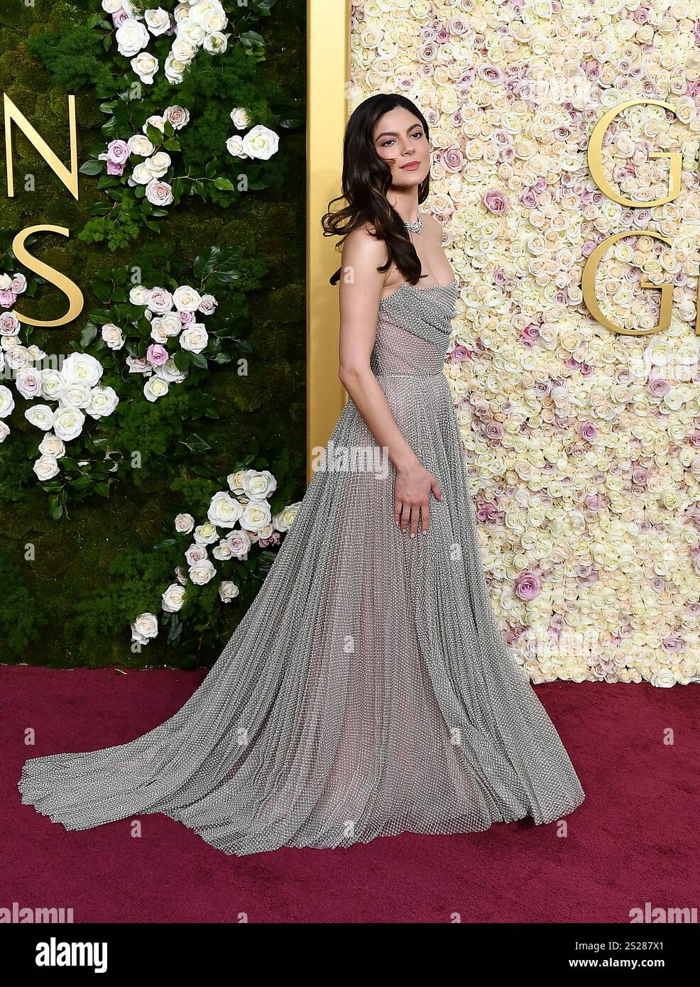 Beverly Hills, USA. Januar 2025. Monica Barbaro nimmt am 5. Januar 2025 an den 82. Jährlichen Golden Globe Awards im Beverly Hilton in Beverly Hills, Kalifornien, Teil. Foto: Casey Flanigan/imageSPACE Credit: Imagespace/Alamy Live News Stockfoto