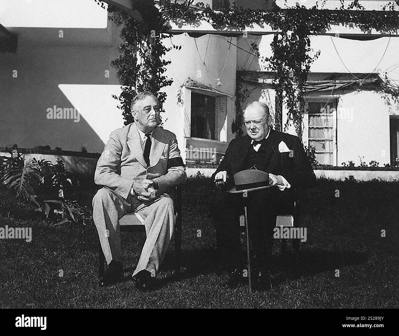 US-Präsident Franklin D. Roosevelt mit dem britischen Premierminister Winston Churchill bei der Casablanca Conference, Casablanca, Marokko, Franklin D. Roosevelt Presidential Library & Museum, 22. Januar 1943 Stockfoto