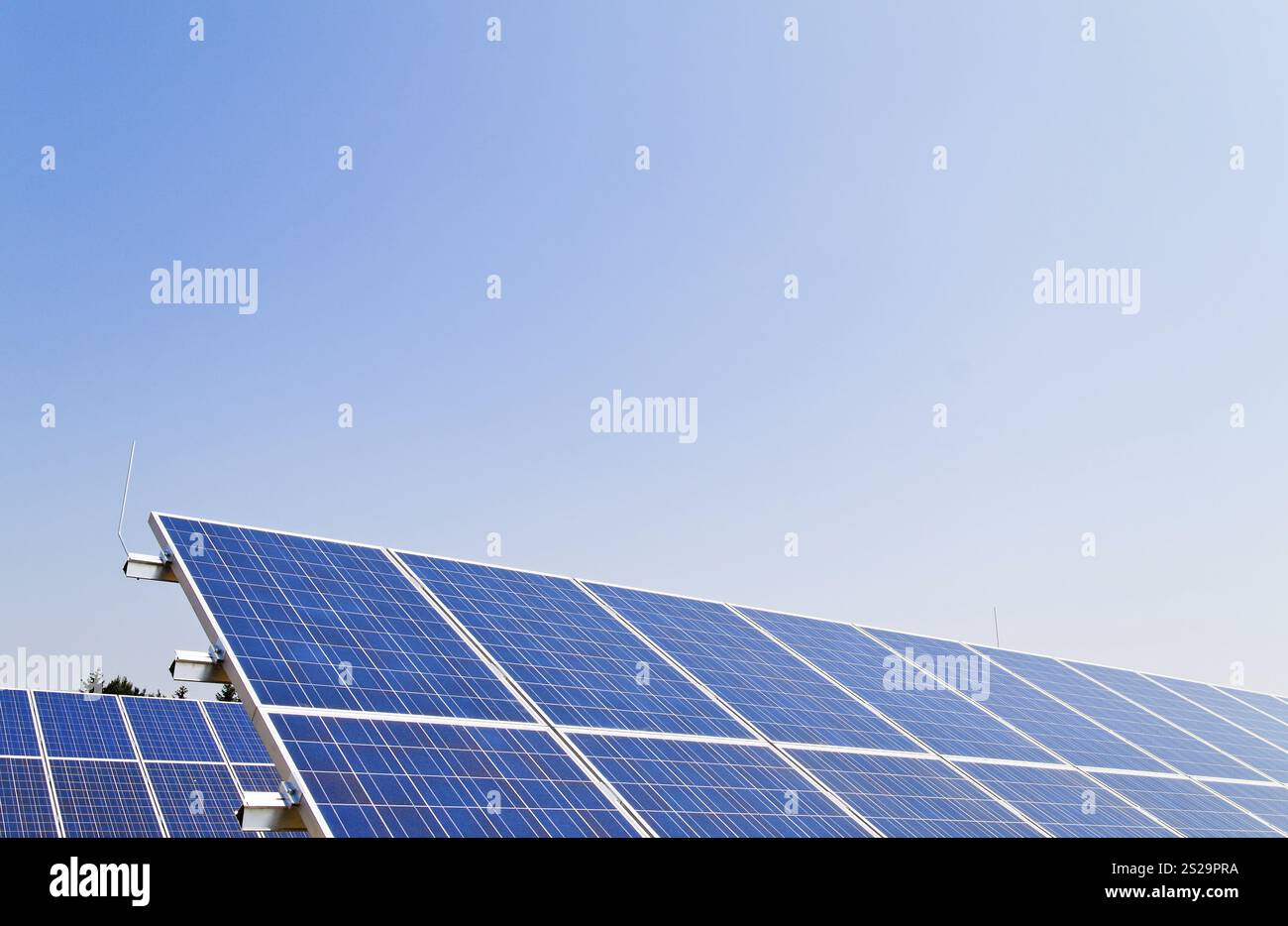 Regenerative, alternative Solarenergie. Solarkraftwerk. Österreich Stockfoto