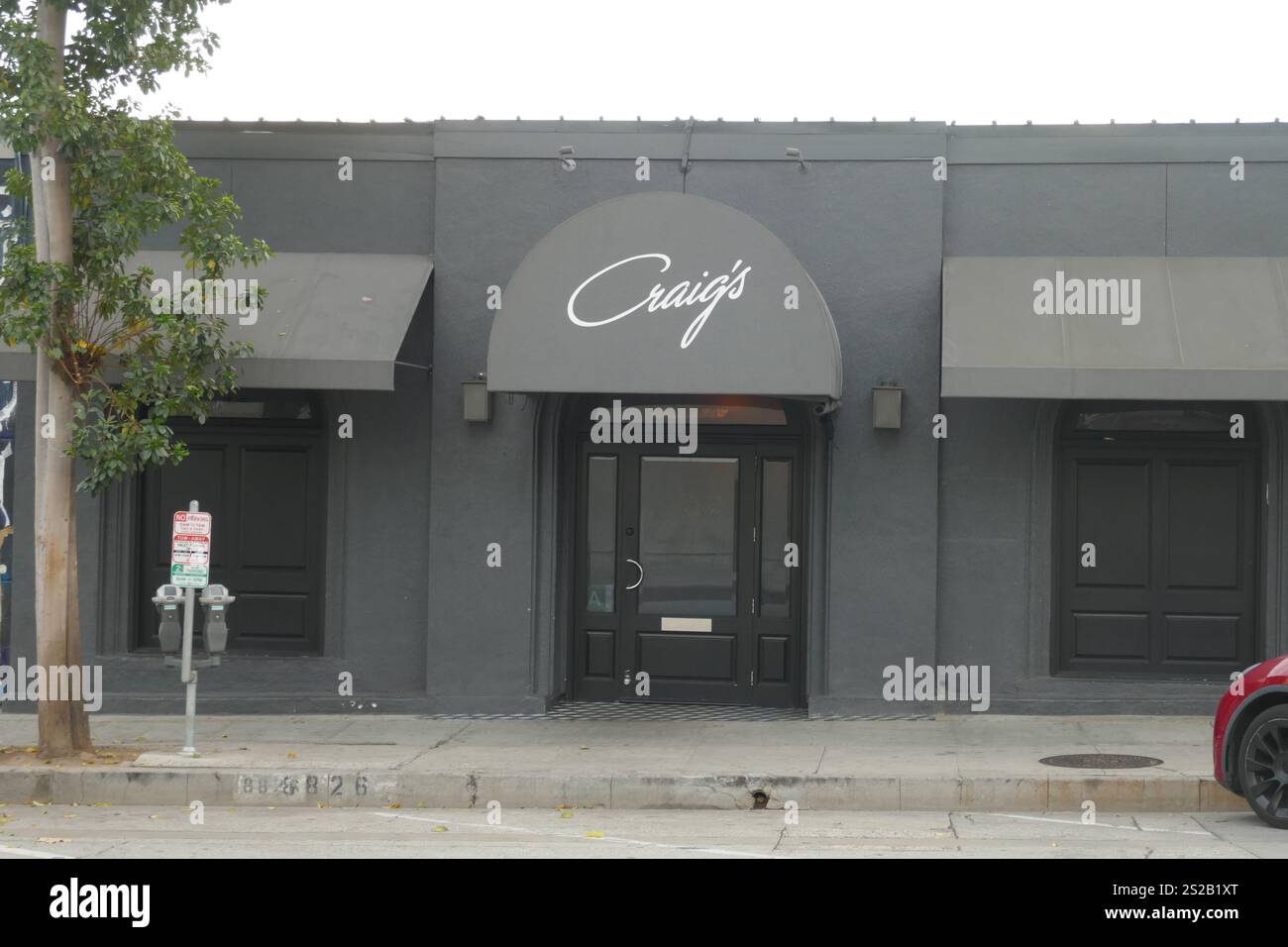 West Hollywood, Kalifornien, USA 16h Januar 2025 Craig's Restaurant in 8826 Melrose Avenue am 6. Januar 2025 in West Hollywood, Kalifornien, USA. Zu den Kunden gehören: Cher, Kit Harrington, Brad Pitt, Lady Gaga, Jennifer Lopez, Harry Styles, Emma Stone, Leonardo DiCaprio, Ryan Phillippe, Rod Stewart, Cedric Der Entertainer, Lea Michelle, Jennifer Lawrence, Charlize Theron, Jennifer Aniston, Christina Aguilera, Tatum O'Neal, Bryan Cranston, Sidney Poitier, Kylie Jenner, Kris Jenner, Ben Affleck, Lisa Kudrow, Diane Lane, Helen Hunt, Kate Beckinsale, Kate Hudson, Jane Fonda, Sofia Vergara, Ellen Degen Stockfoto