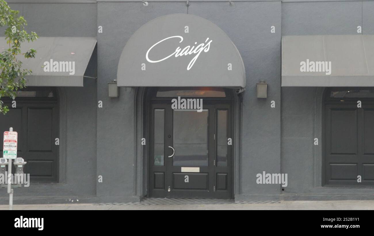 West Hollywood, Kalifornien, USA 16h Januar 2025 Craig's Restaurant in 8826 Melrose Avenue am 6. Januar 2025 in West Hollywood, Kalifornien, USA. Zu den Kunden gehören: Cher, Kit Harrington, Brad Pitt, Lady Gaga, Jennifer Lopez, Harry Styles, Emma Stone, Leonardo DiCaprio, Ryan Phillippe, Rod Stewart, Cedric Der Entertainer, Lea Michelle, Jennifer Lawrence, Charlize Theron, Jennifer Aniston, Christina Aguilera, Tatum O'Neal, Bryan Cranston, Sidney Poitier, Kylie Jenner, Kris Jenner, Ben Affleck, Lisa Kudrow, Diane Lane, Helen Hunt, Kate Beckinsale, Kate Hudson, Jane Fonda, Sofia Vergara, Ellen Degen Stockfoto