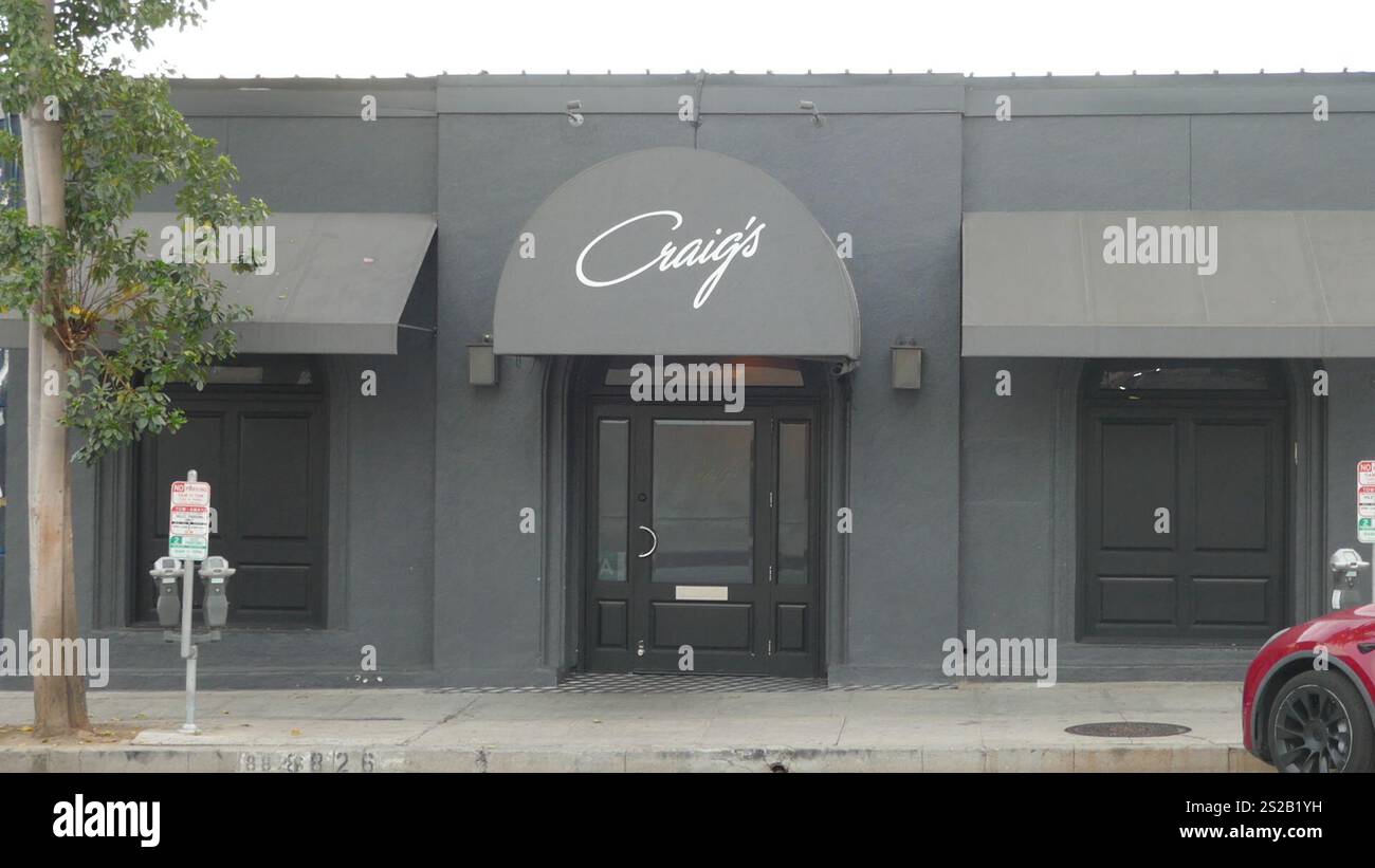 West Hollywood, Kalifornien, USA 16h Januar 2025 Craig's Restaurant in 8826 Melrose Avenue am 6. Januar 2025 in West Hollywood, Kalifornien, USA. Zu den Kunden gehören: Cher, Kit Harrington, Brad Pitt, Lady Gaga, Jennifer Lopez, Harry Styles, Emma Stone, Leonardo DiCaprio, Ryan Phillippe, Rod Stewart, Cedric Der Entertainer, Lea Michelle, Jennifer Lawrence, Charlize Theron, Jennifer Aniston, Christina Aguilera, Tatum O'Neal, Bryan Cranston, Sidney Poitier, Kylie Jenner, Kris Jenner, Ben Affleck, Lisa Kudrow, Diane Lane, Helen Hunt, Kate Beckinsale, Kate Hudson, Jane Fonda, Sofia Vergara, Ellen Degen Stockfoto